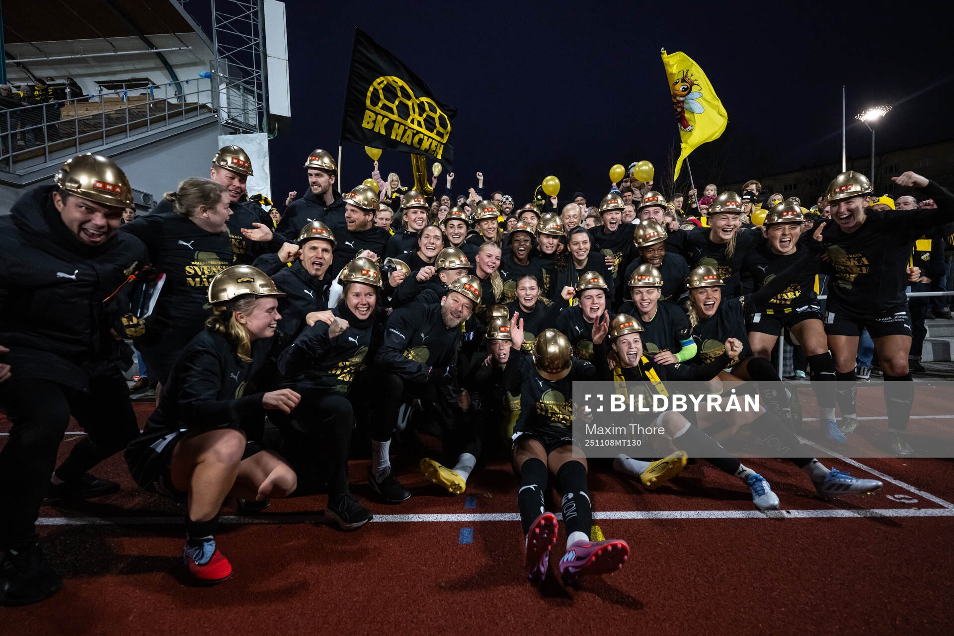 Häckens spelare jublar