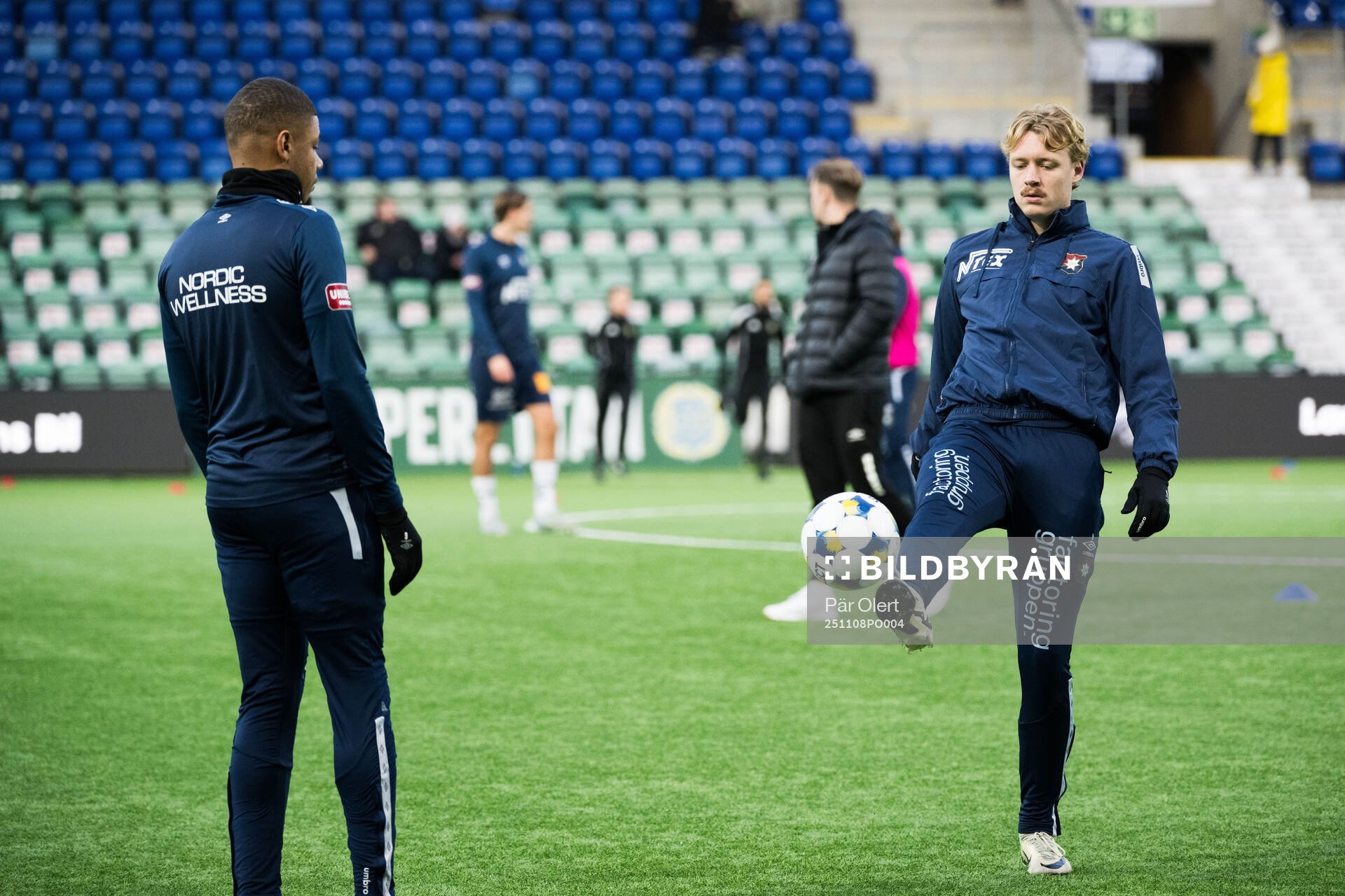 Örgryte spelare värmer upp