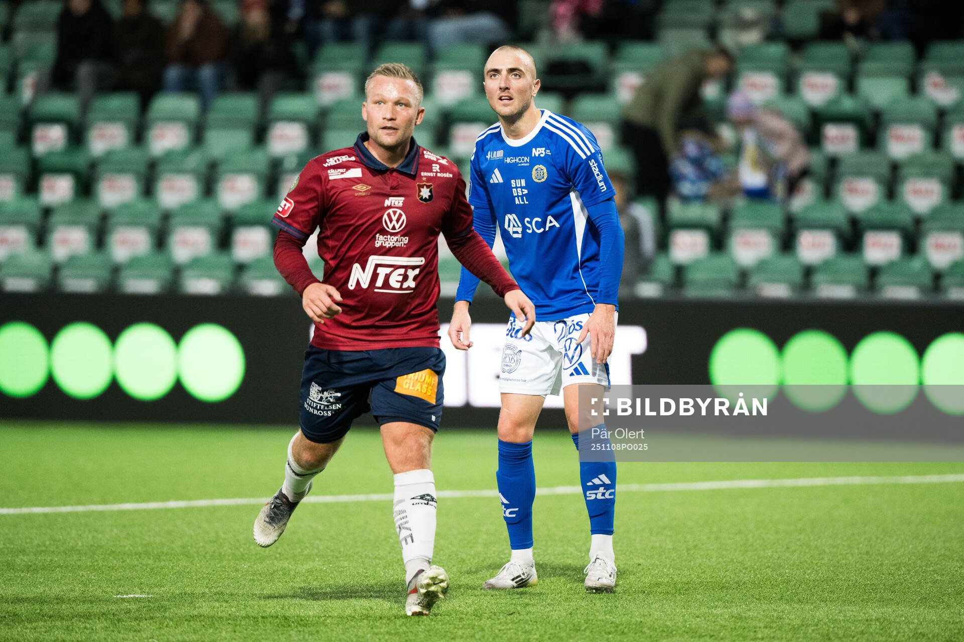 Örgrytes Nicklas Bärkroth och GIF Sundsvalls Dennis Olsson