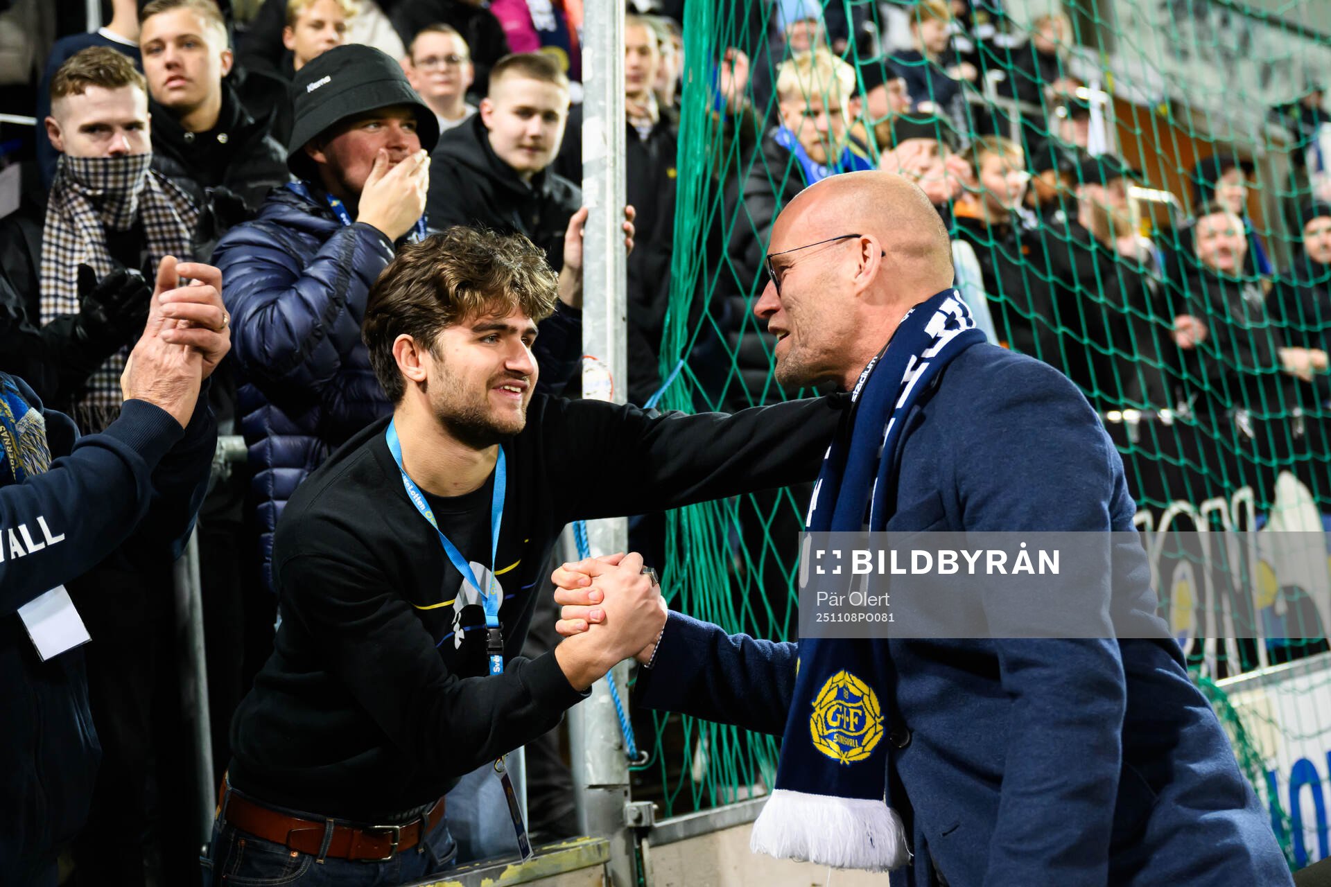 GIF Sundsvalls sportchef Joel Cedegren hyllas av publiken