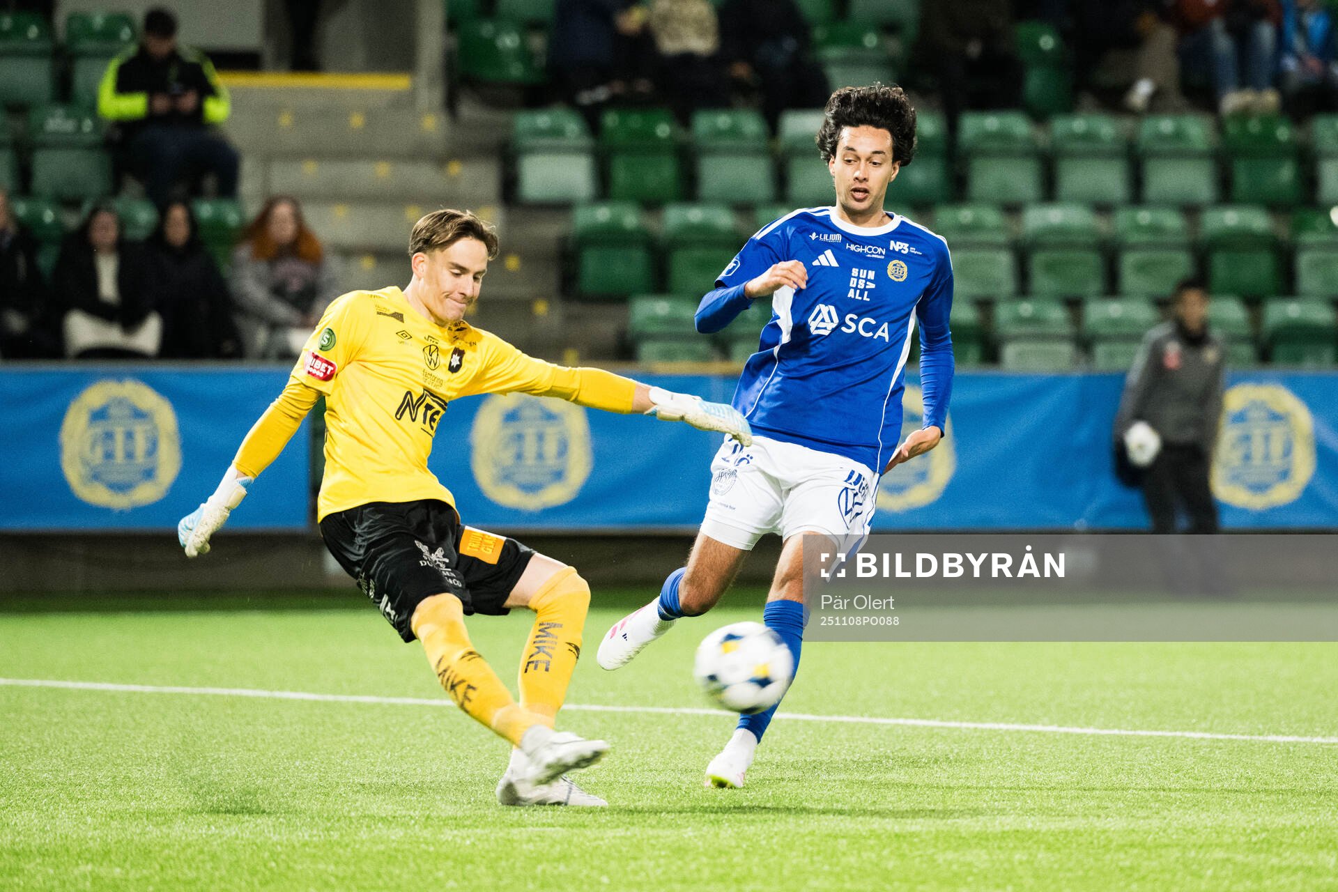 Örgrytes målvakt Hampus Gustafsson och GIF Sundsvalls