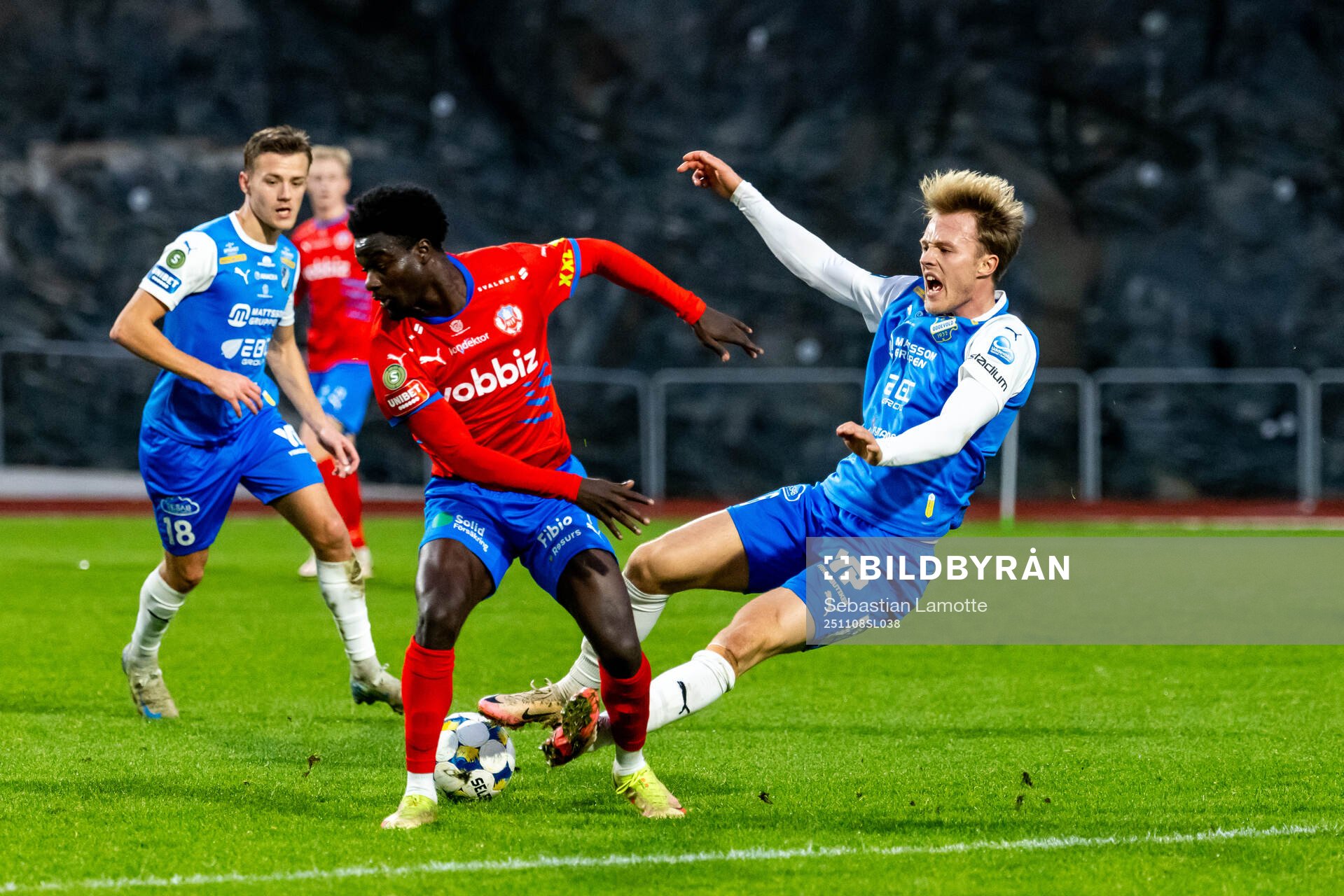 Helsingborgs Samuel Asoma och Oddevolds Gabriel Sandberg