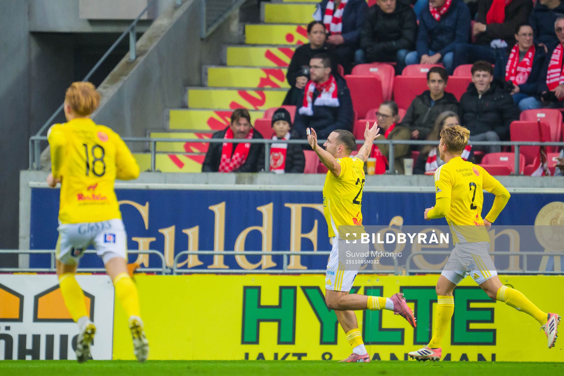 Falkenbergs Viktor Ekblom jublar