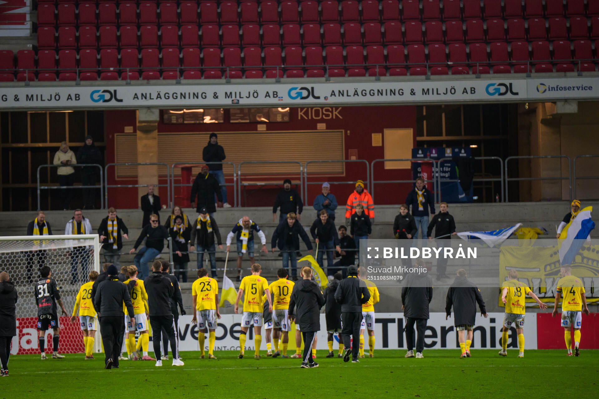 Falkenbergs spelare jublar