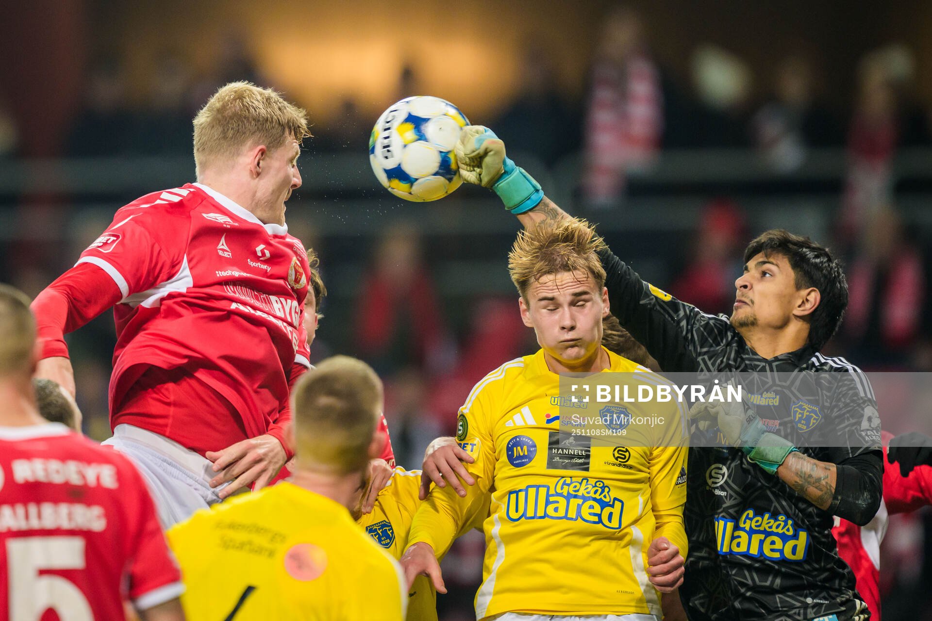 Kalmars Lars Sætra och Falkenbergs målvakt Gustav