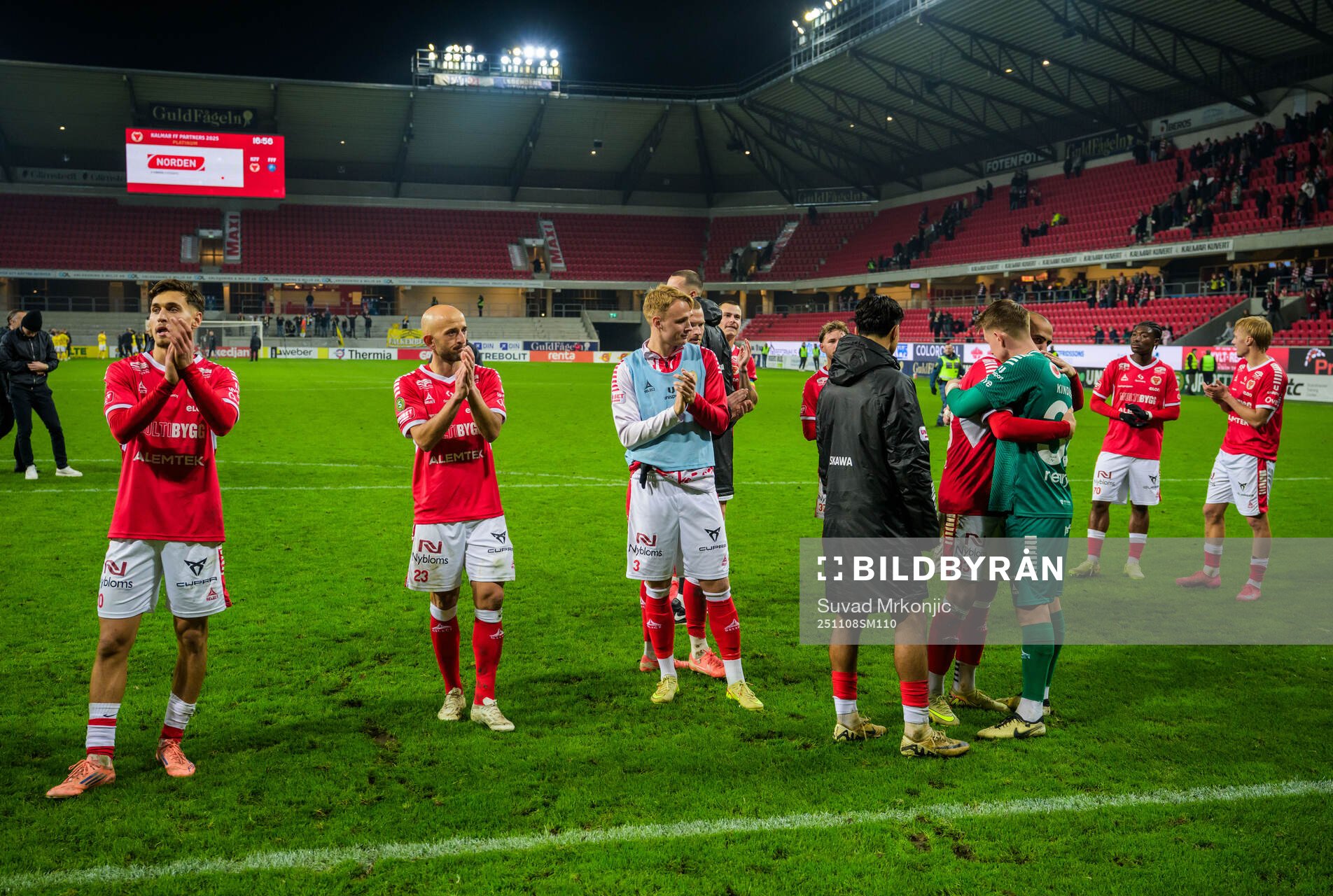Kalmars spelare jublar