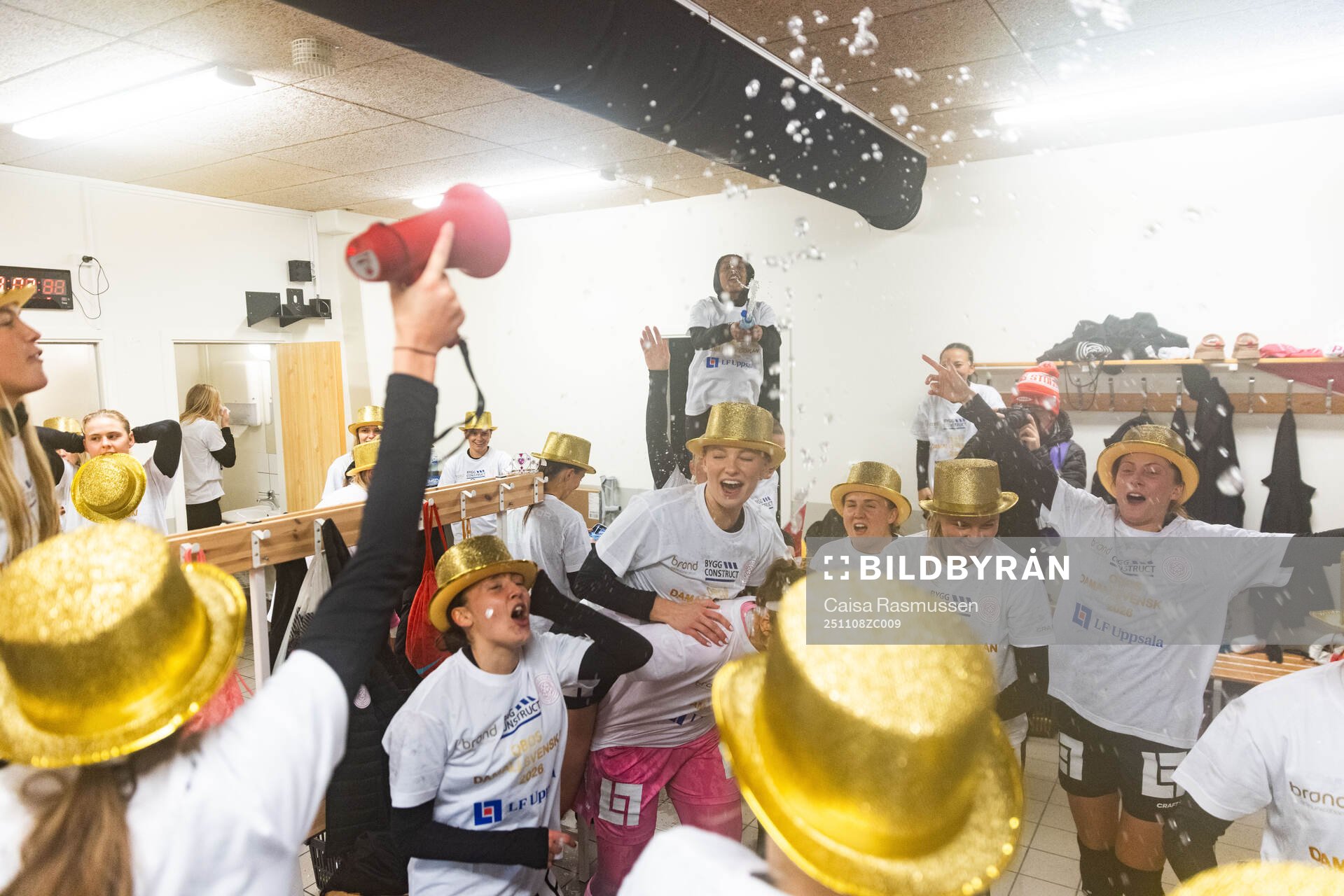 IK Uppsala jublar i omklädningsrummet