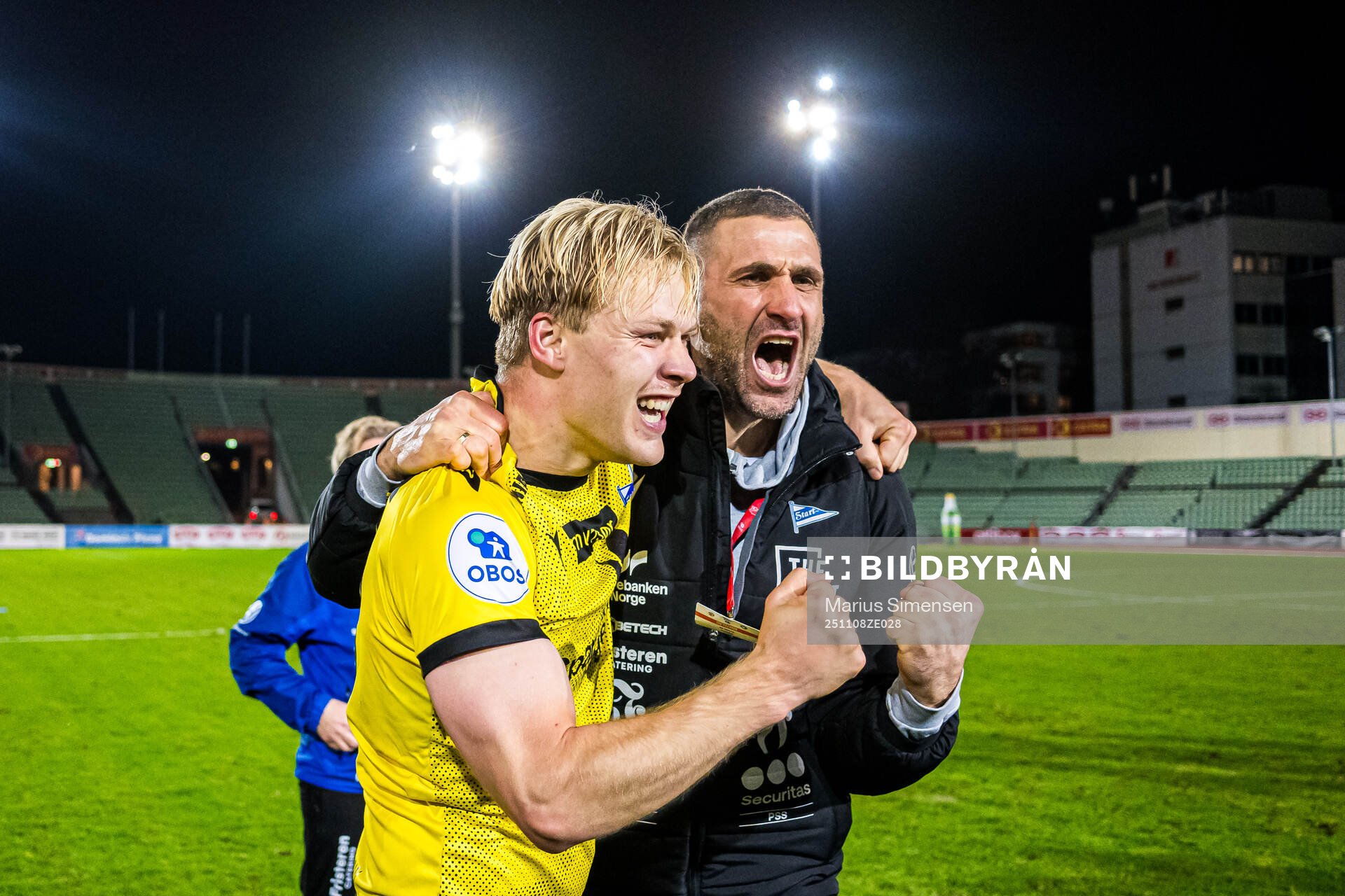 Håkon Holmefjord Lorentzen and head coach Azar Karadas of
