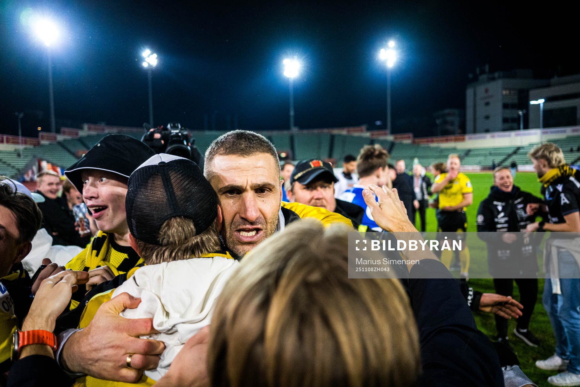 Head coach Azar Karadas of Start celebrates promotion to