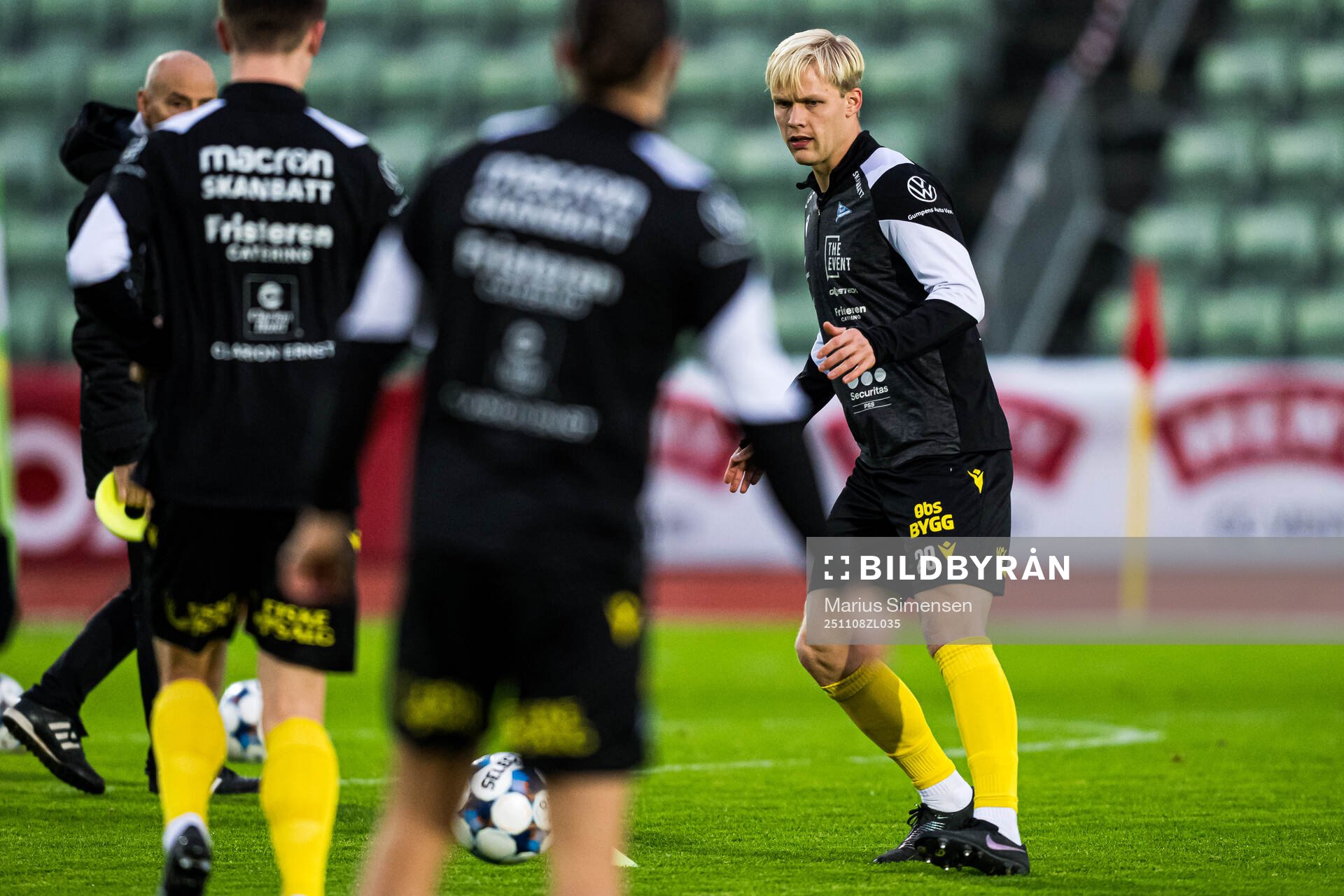 Håkon Holmefjord Lorentzen of Start warms up