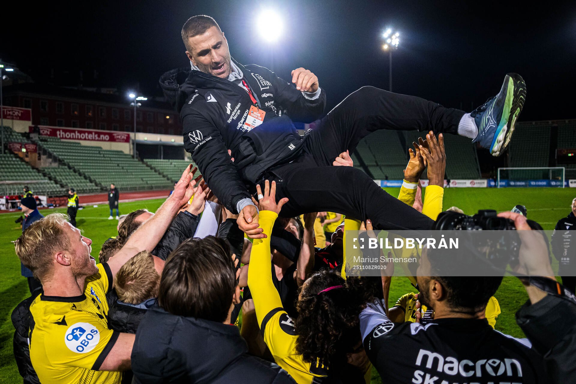 Head coach Azar Karadas of Start celebrates promotion to