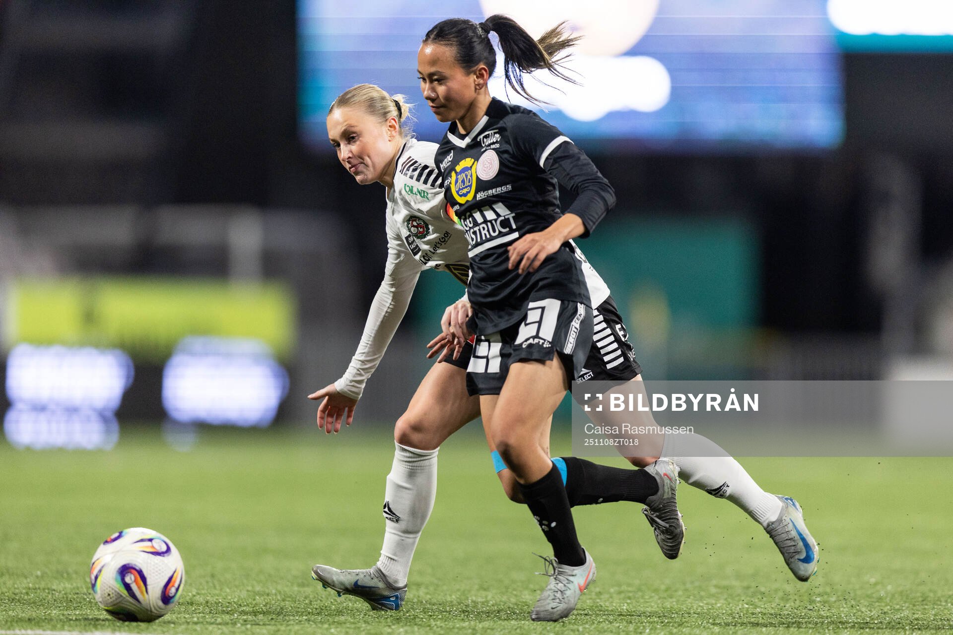 Örebro SKs Nora Törngren och IK Uppsalas Amanda Sundström