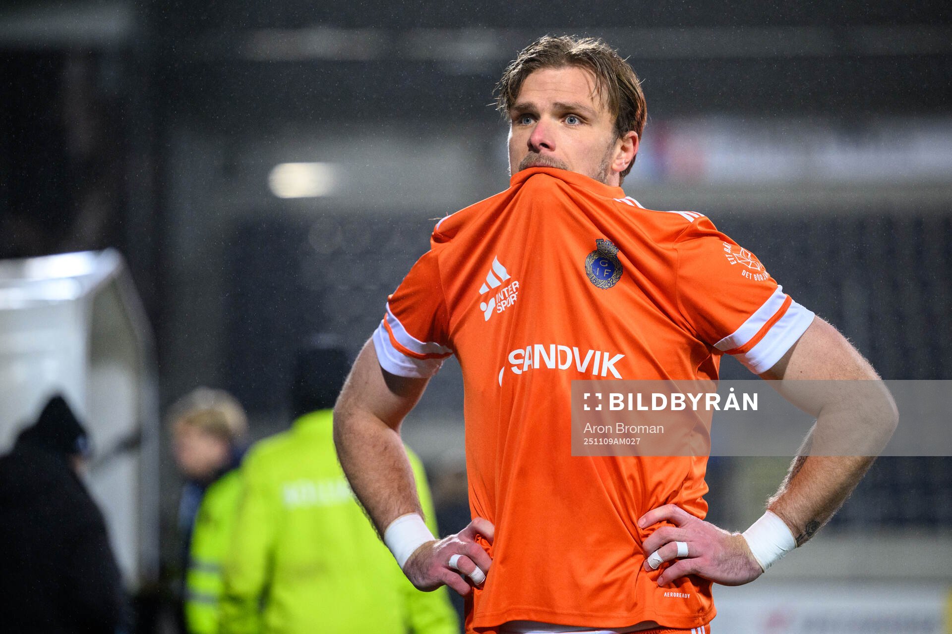 Gefles målvakt Tobias Johansson deppar