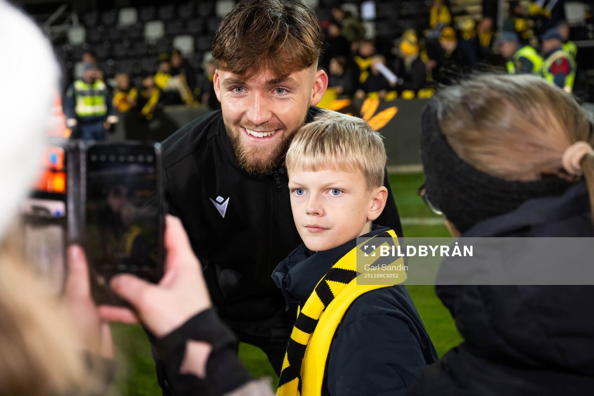Mjällbys målvakt Noel Törnqvist  jublar