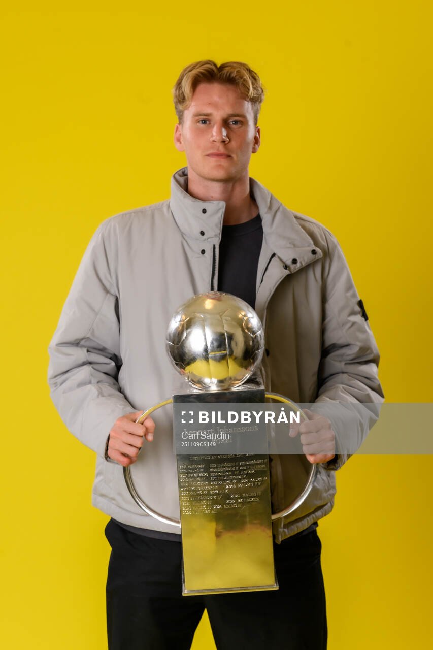 Mjällbys f.d spelare Jakob Kiilerich Rask jublar med