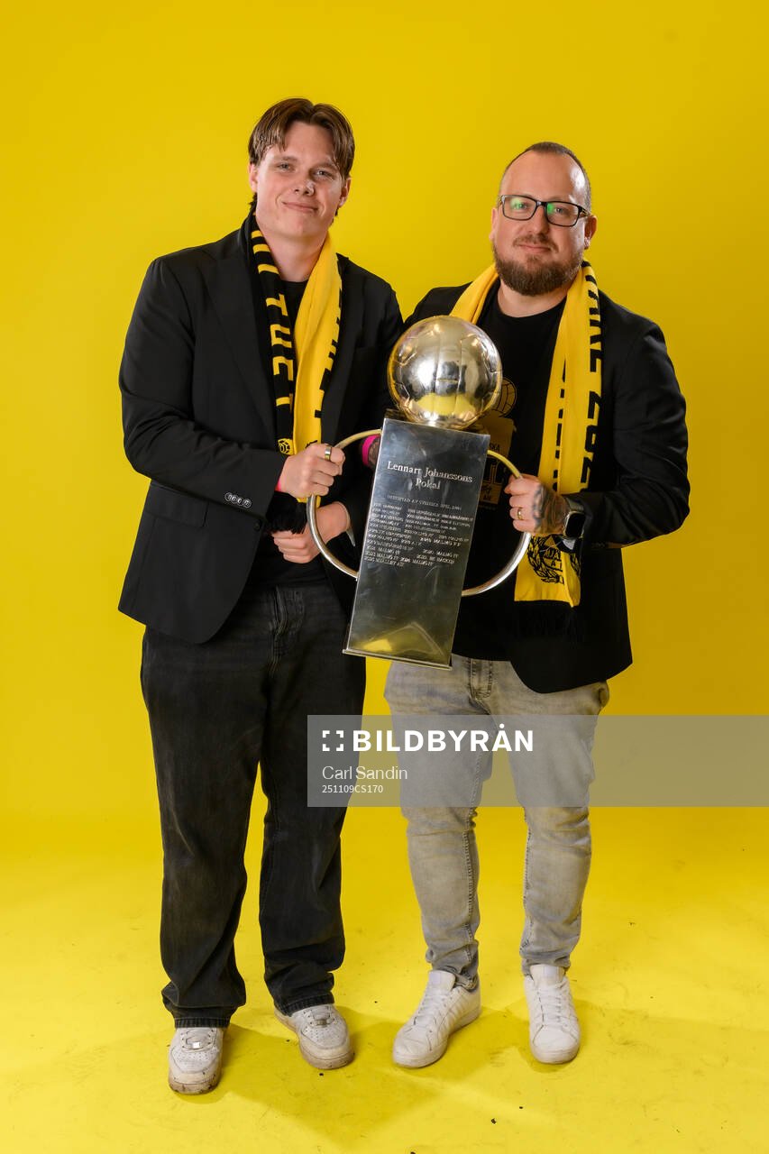 Mjällbys SLO Melvin Nilsson och pressansvarige James