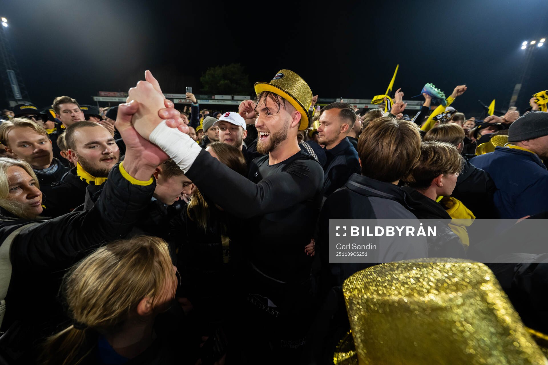 Mjällbys målvakt Noel Törnqvist jublar