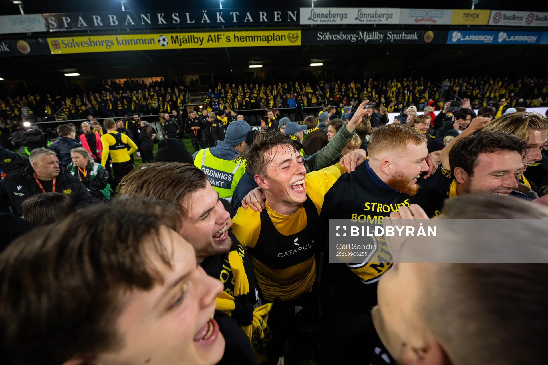 Mjällbys Elliot Stroud jublar