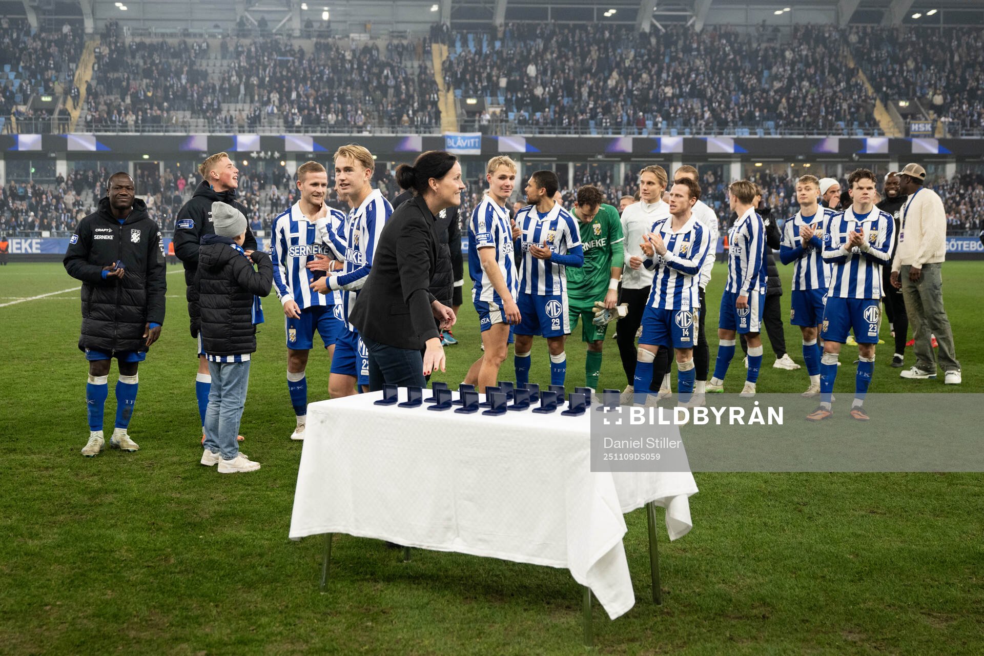 IFK Göteborgs spelare får medalj för sin fjärdeplats