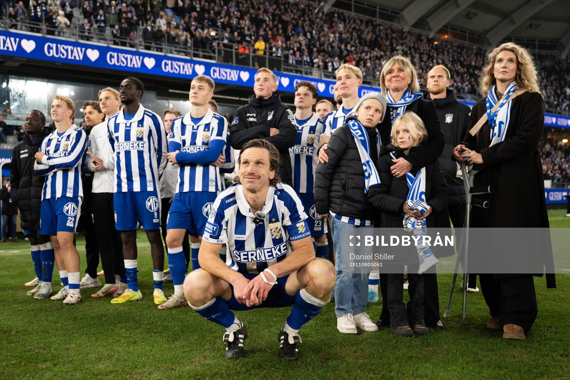 IFK Göteborgs Gustav Svensson tackas