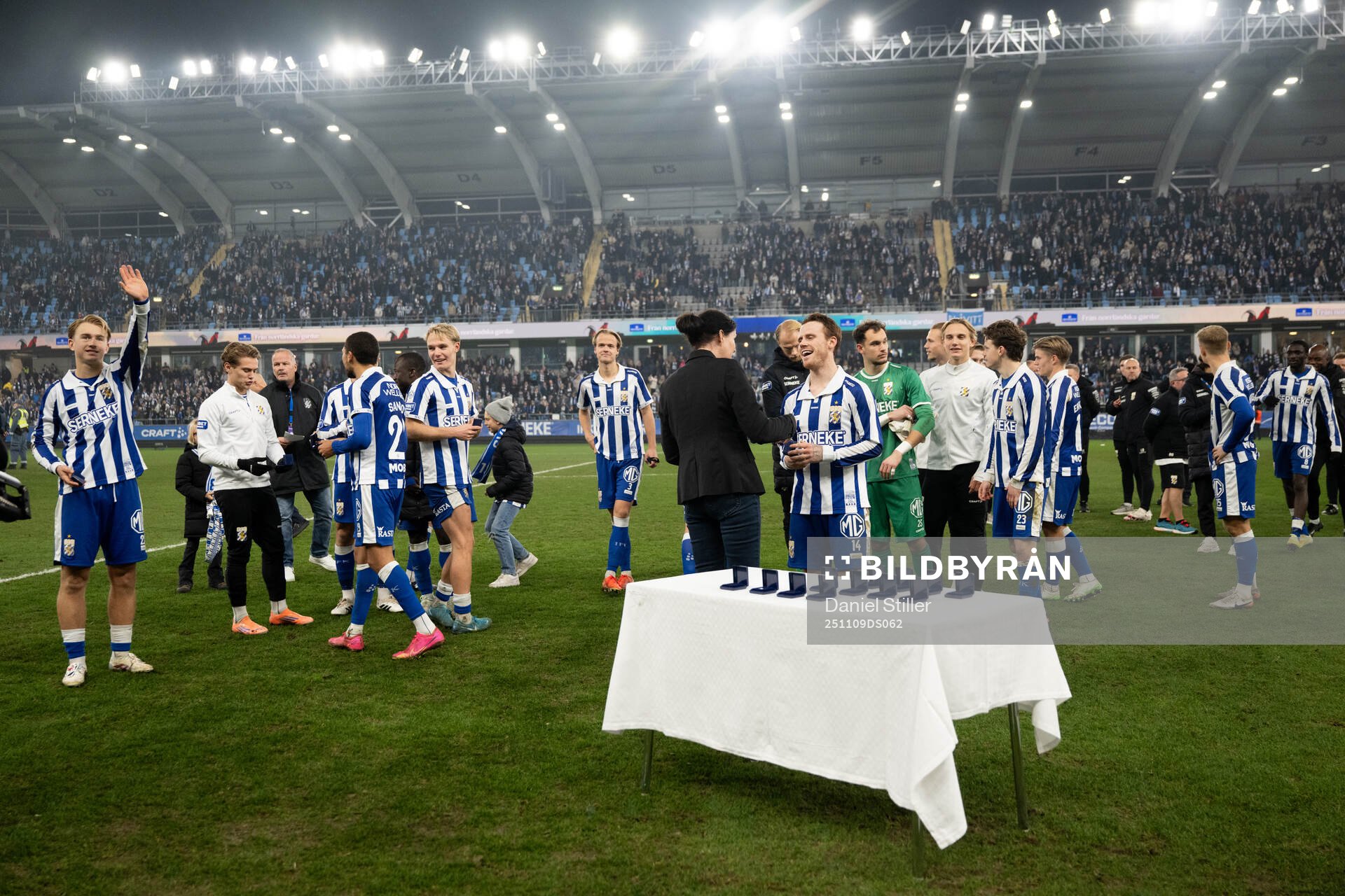 IFK Göteborgs spelare får medalj för sin fjärdeplats