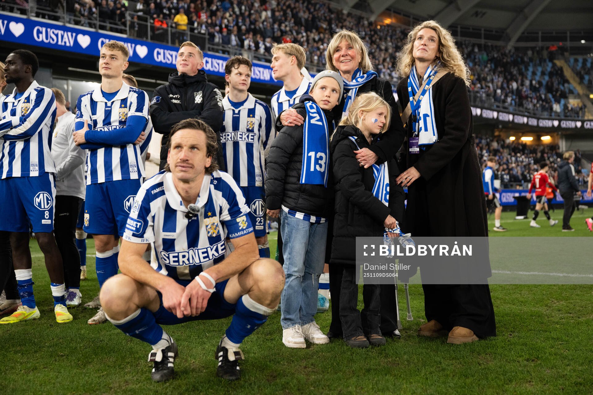 IFK Göteborgs Gustav Svensson med familj tackas
