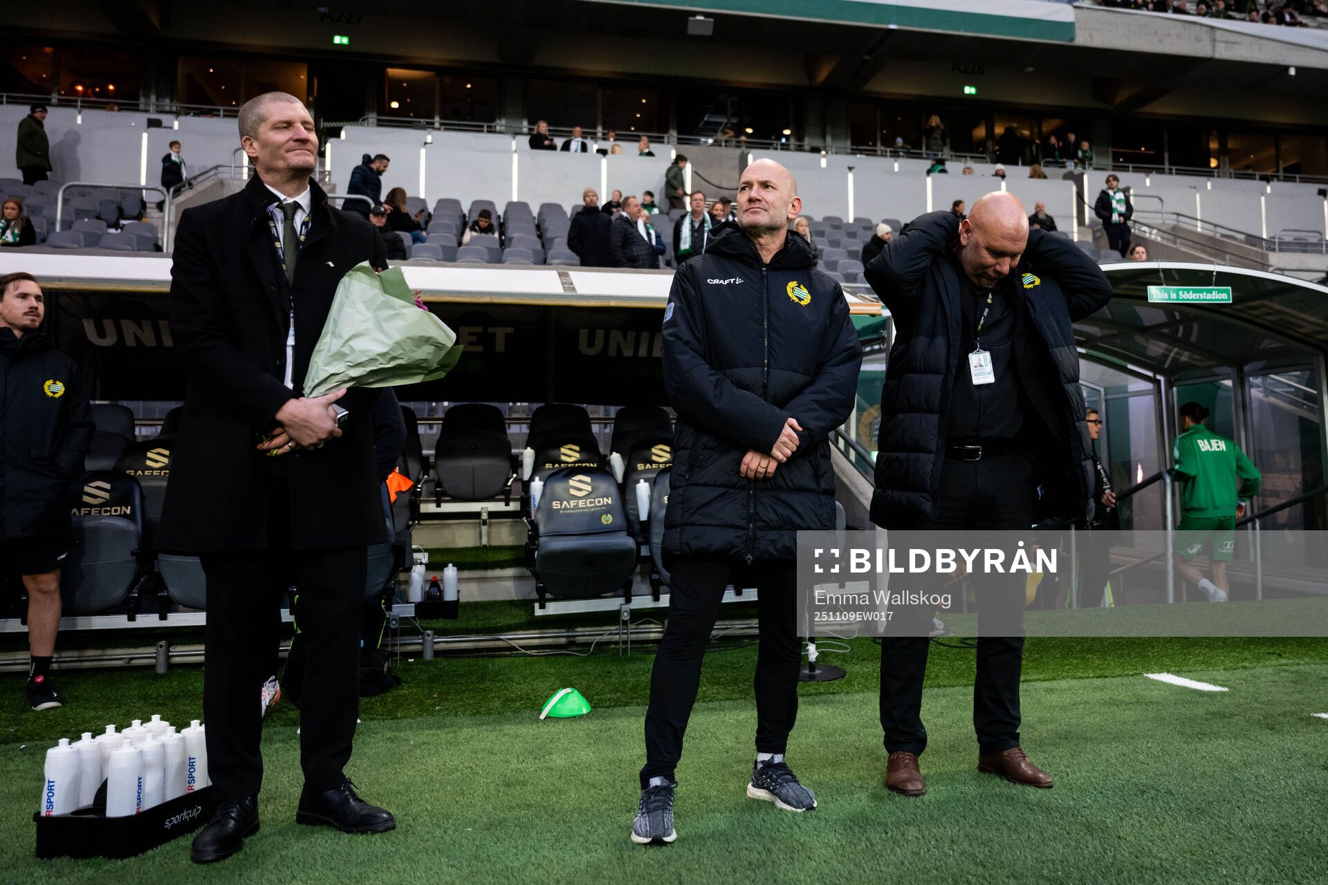 Hammarbys läkare Magnus Svärd tackas av vd Richard von