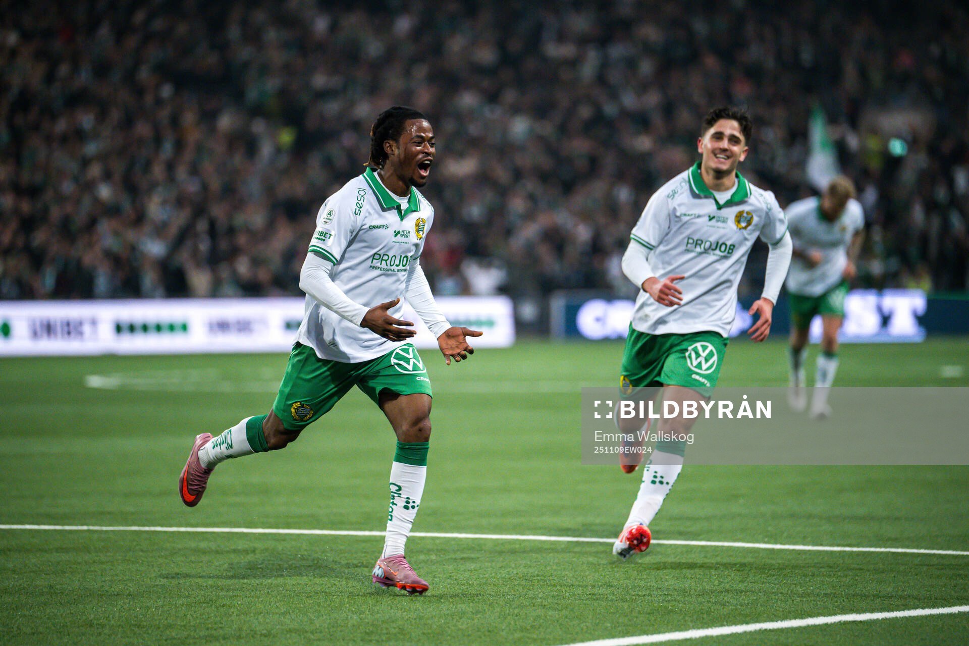 Hammarbys Frank Junior Adjei och Adrian Lahdo jublar