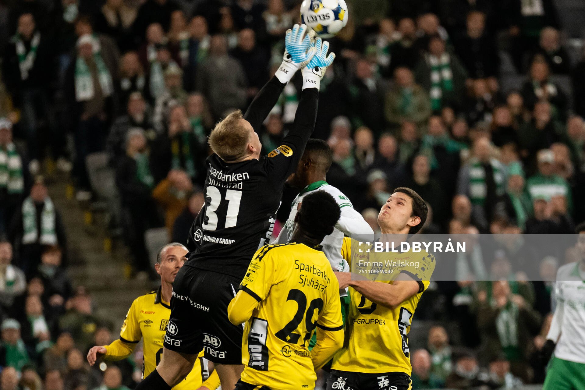 Elfsborgs målvakt Isak Pettersson och Hammarbys Paulos