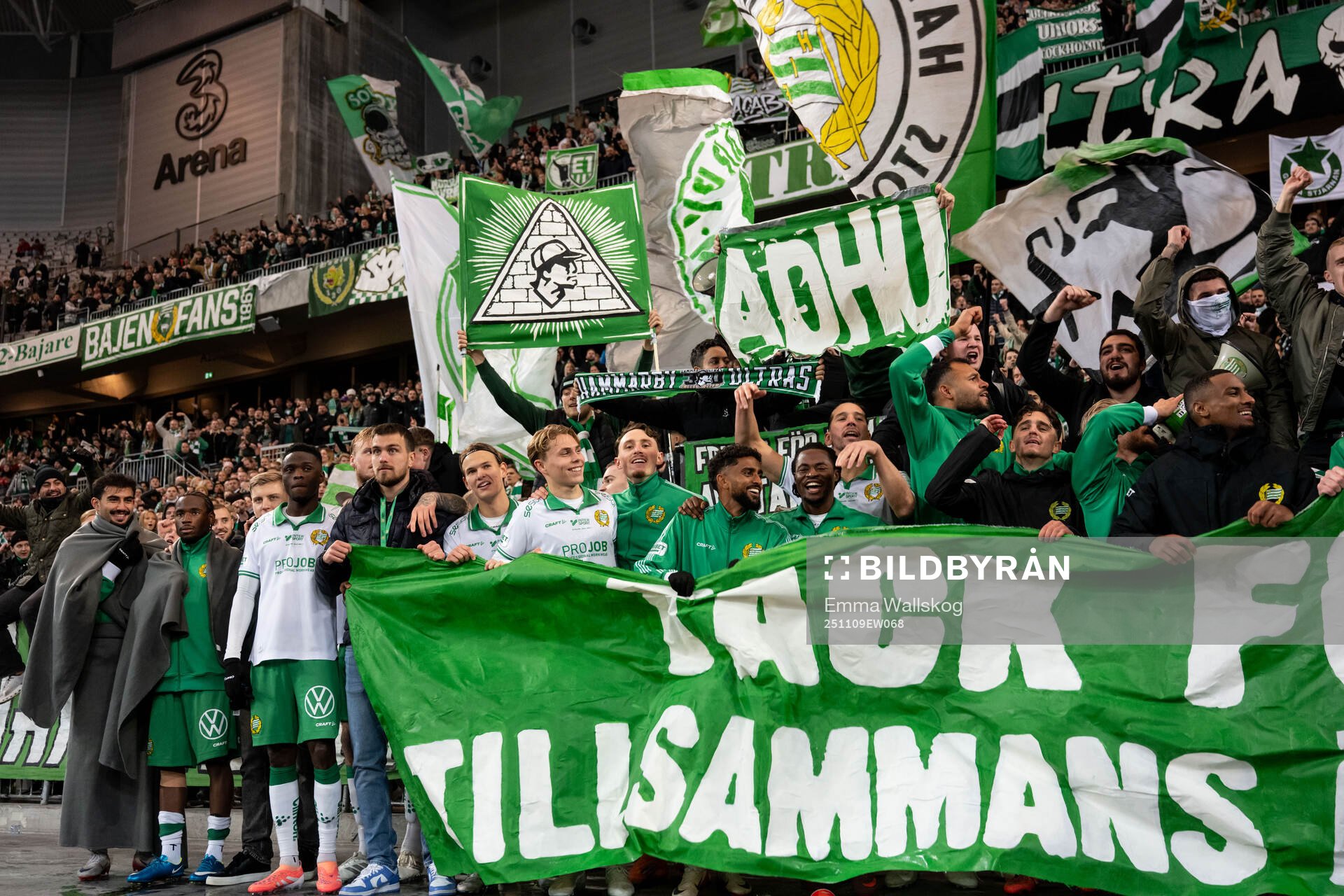 Hammarbys spelare jublar