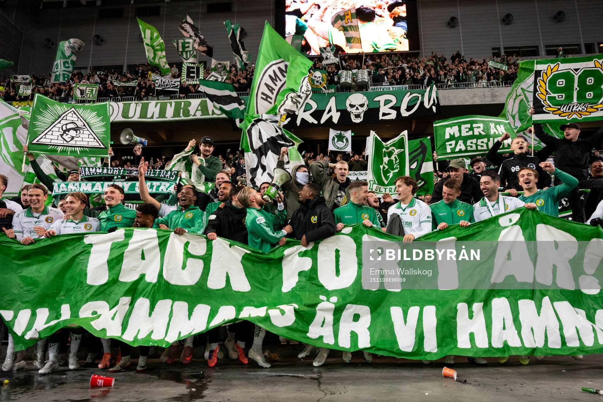 Hammarbys spelare jublar