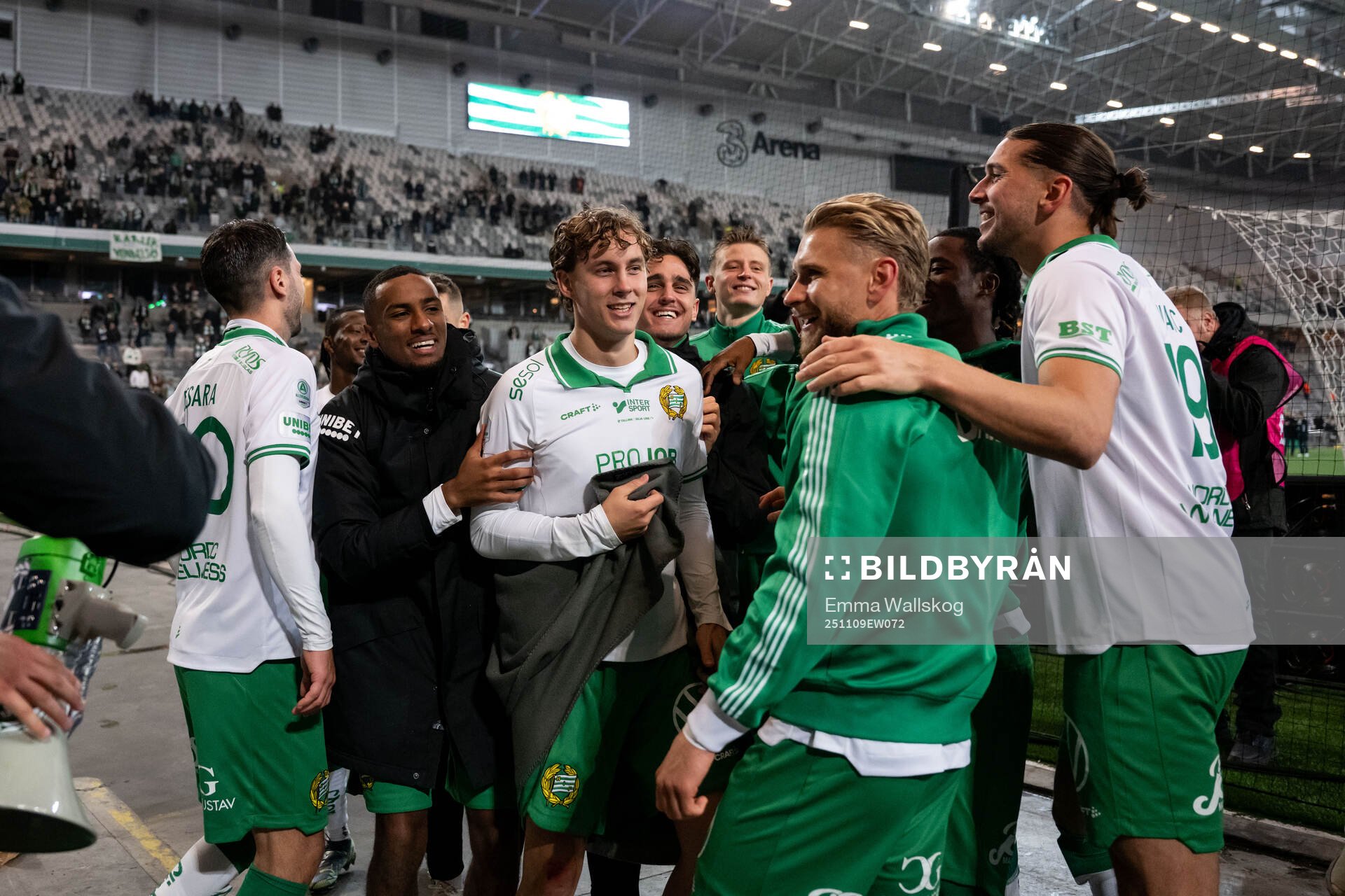 Hammarbys spelare jublar