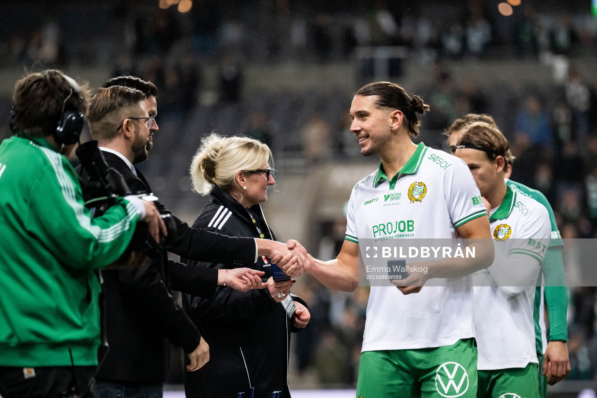 Hammarbys Nikola Vasic tar emot silvermedalj