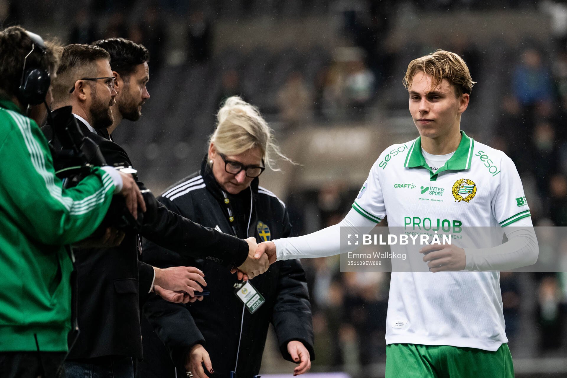 Hammarbys Wilson Lindberg Uhrström tar emot silvermedalj