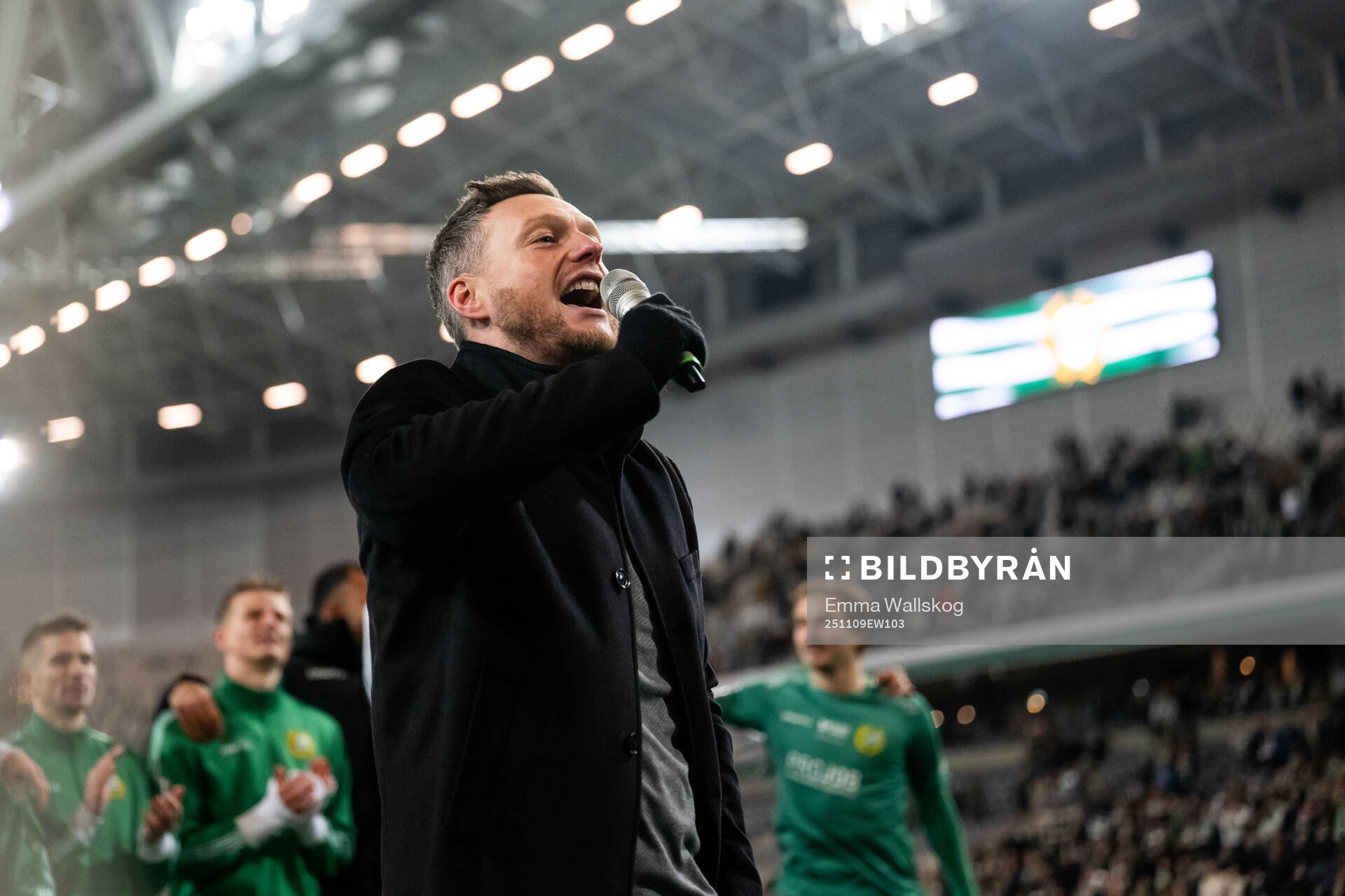 Hammarbys tränare Kim Hellberg  jublar
