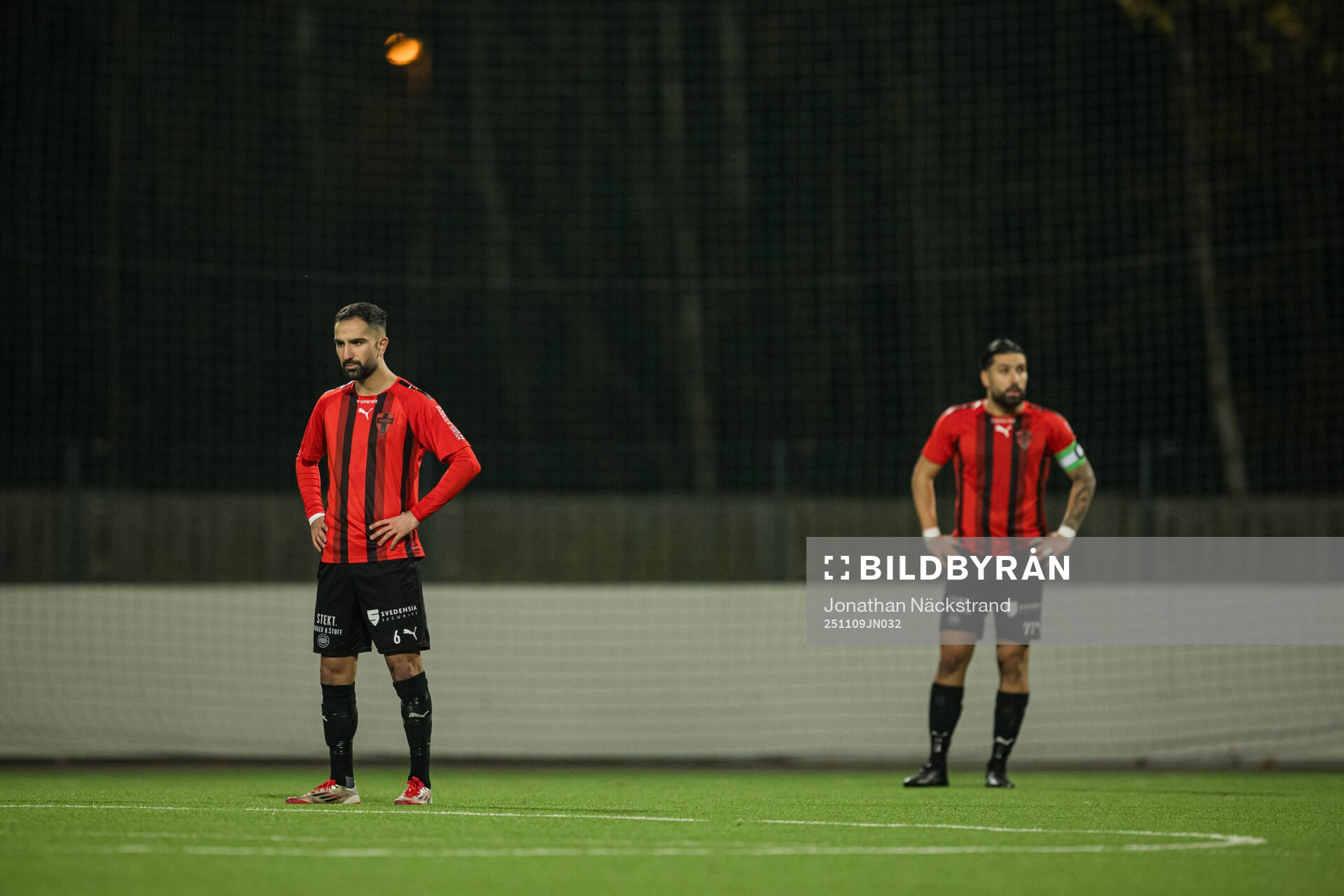 Nordic United FCs Gabriel Aphrem och Jonathan Gursac deppar