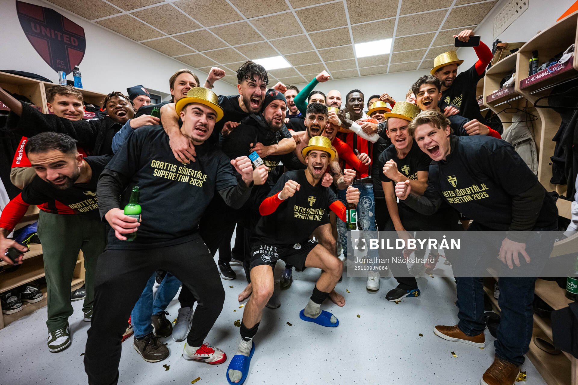 Nordic United FCs spelare jublar