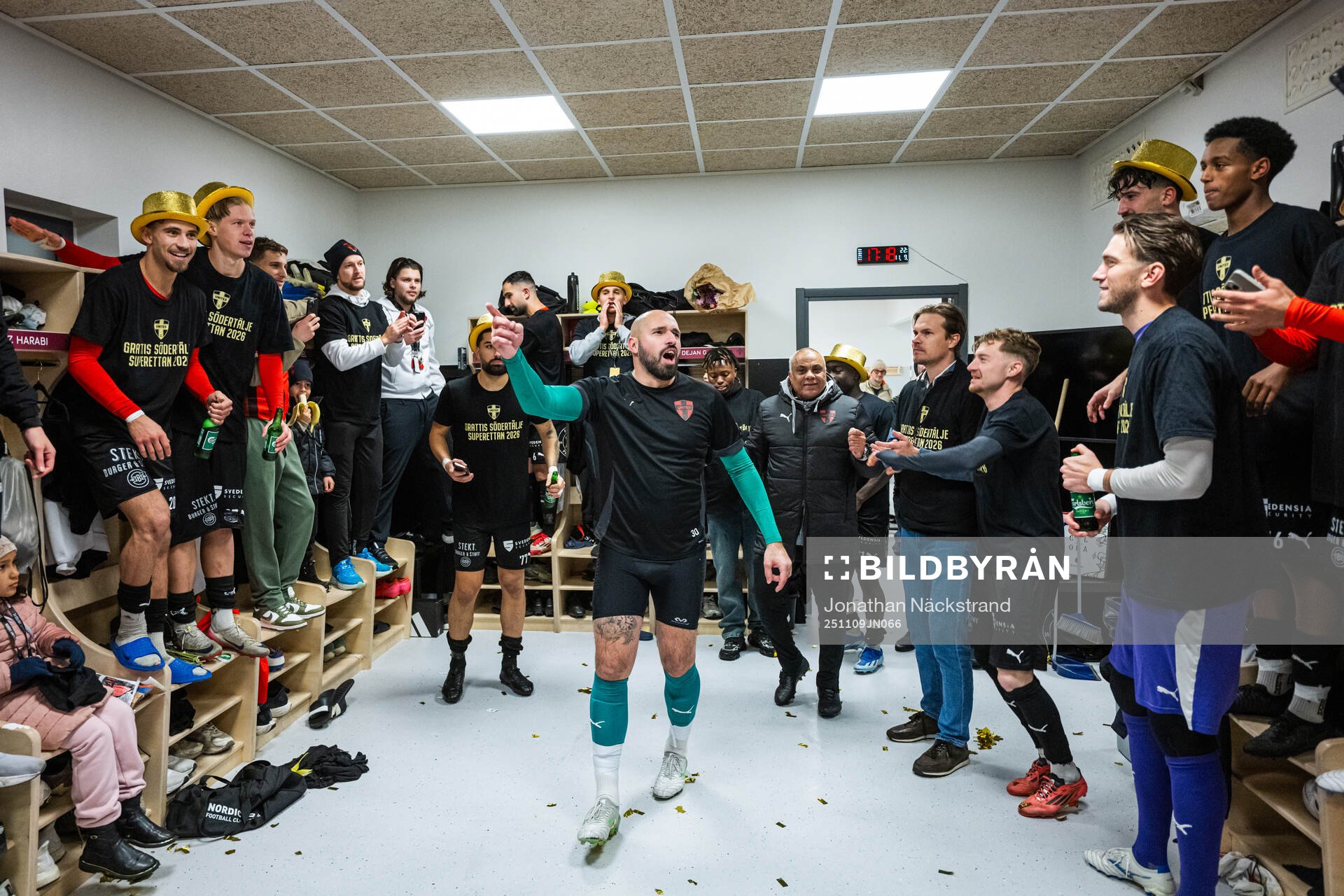 Nordic United FCs spelare jublar