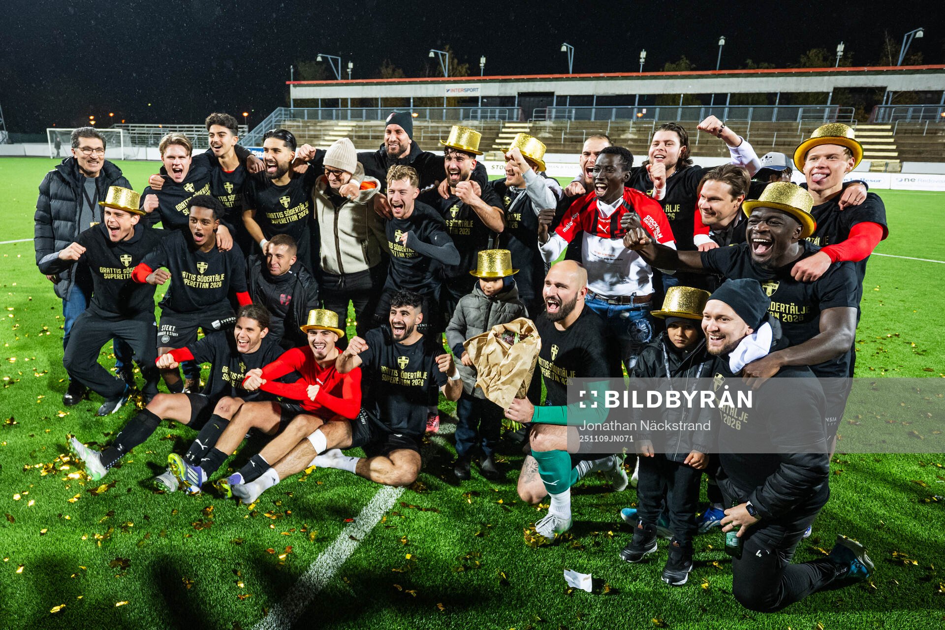 Nordic United FCs spelare jublar