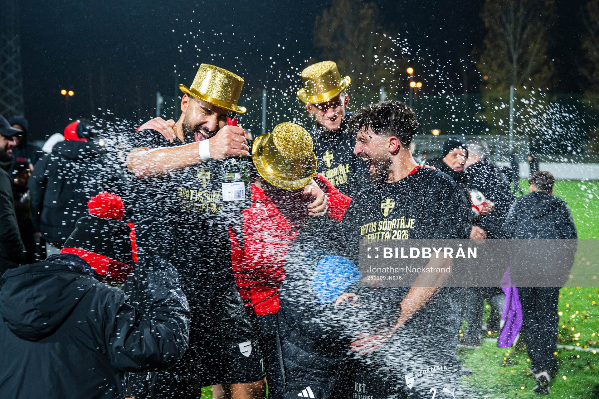 Nordic United FCs spelare jublar