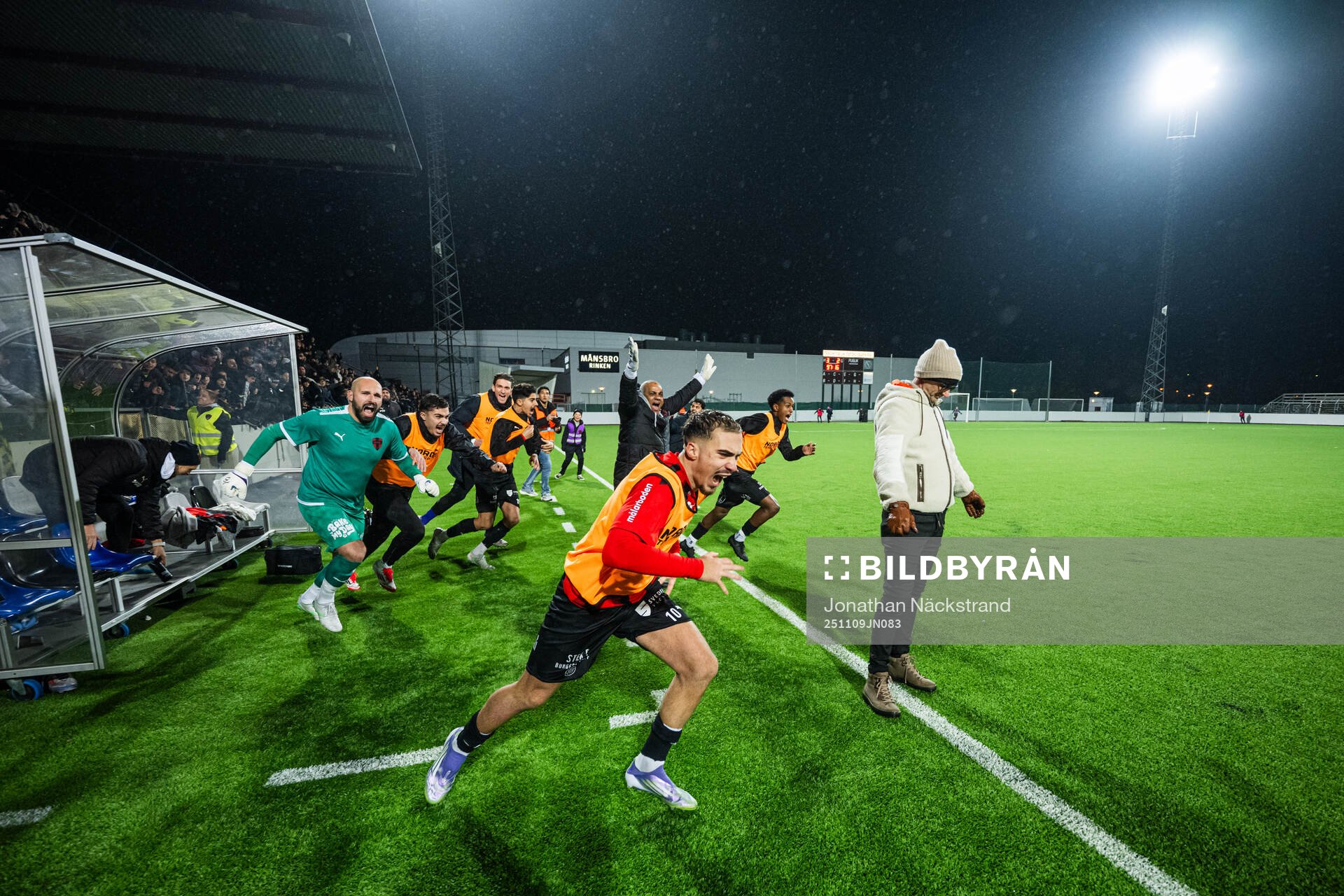 Nordic United FCs spelare jublar