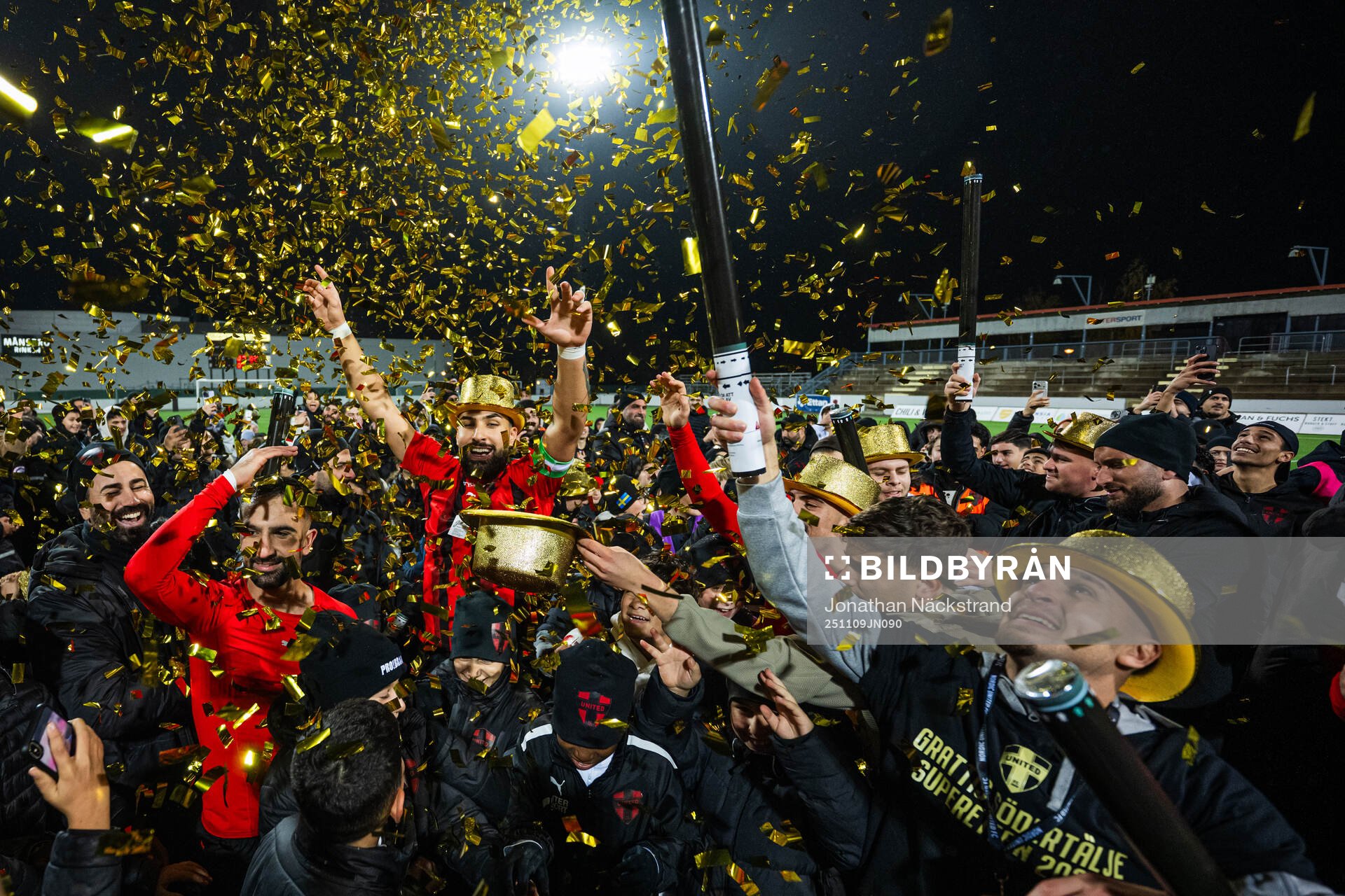 Nordic United FCs spelare jublar