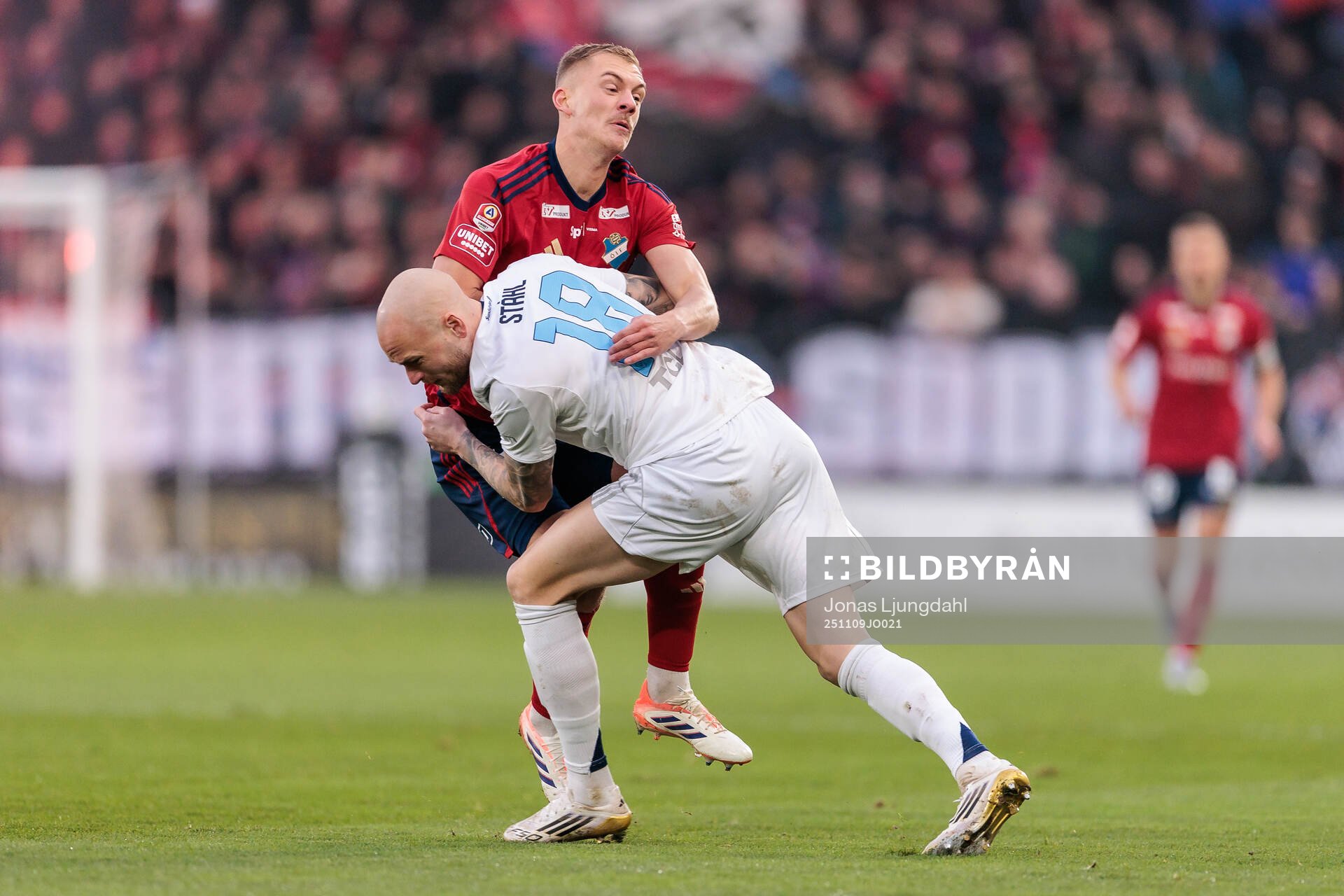 Östers Dennis Olsson och Djurgårdens Adam Ståhl