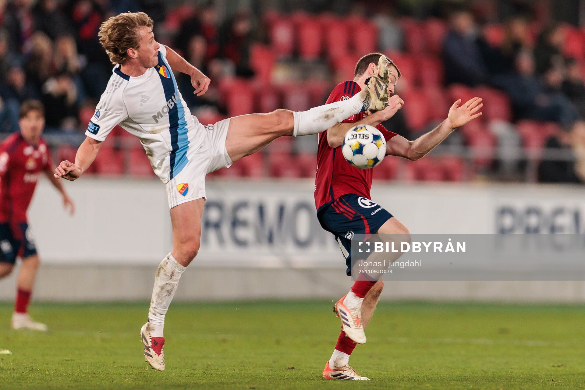 Djurgårdens Rasmus Schuller och Östers Daniel Ljung