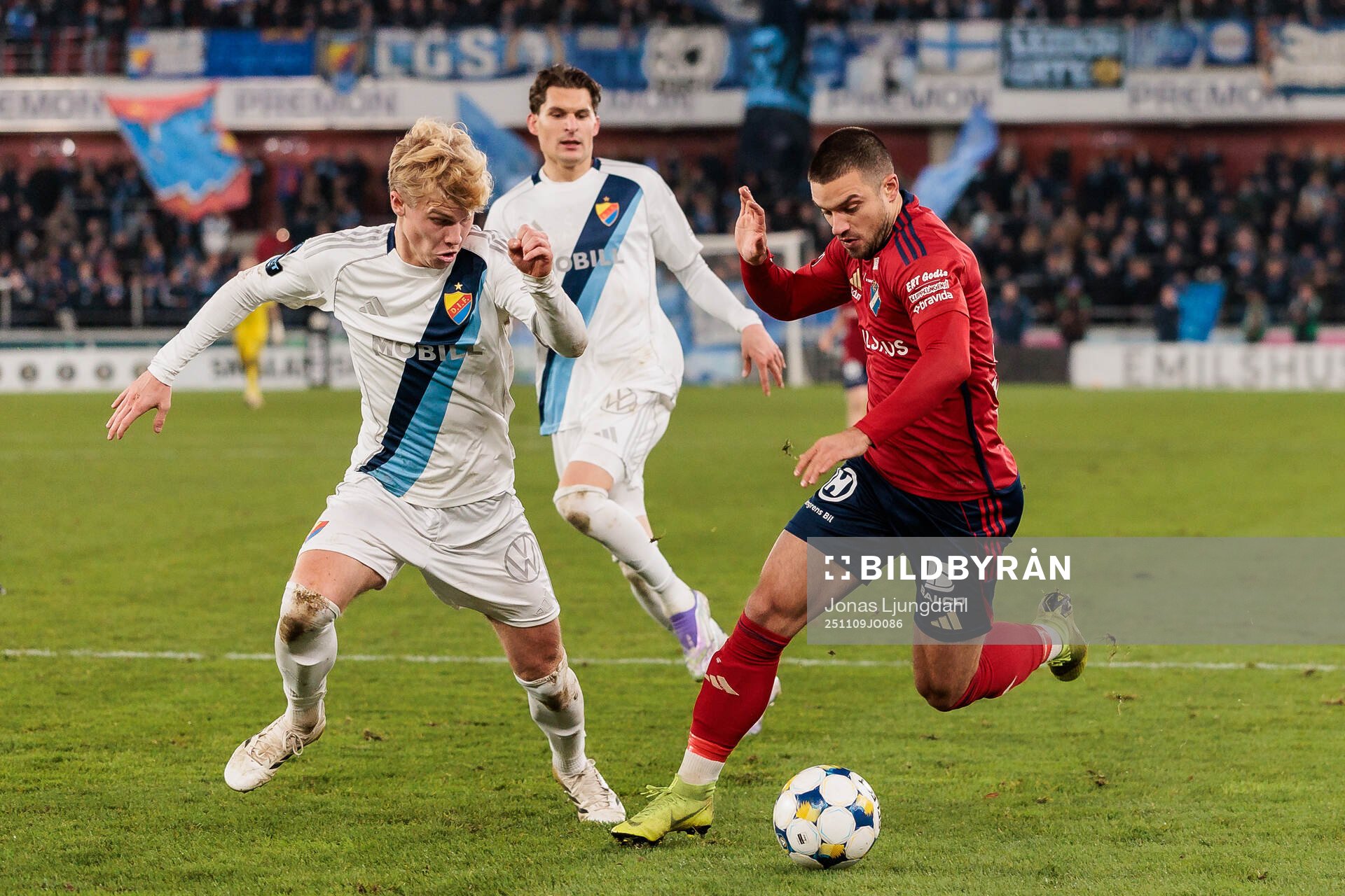 Djurgårdens Theo Bergvall och Östers Vladimir Rodic