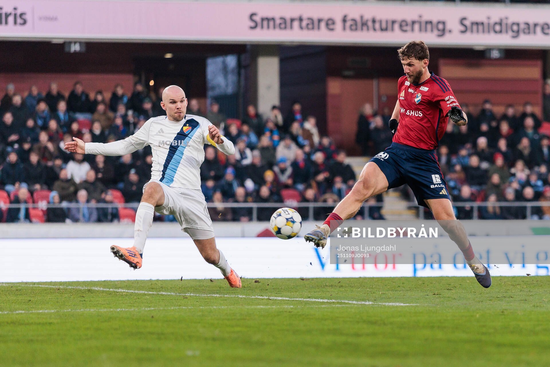 Djurgårdens Marcus Danielson och Östers Alibek Aliev