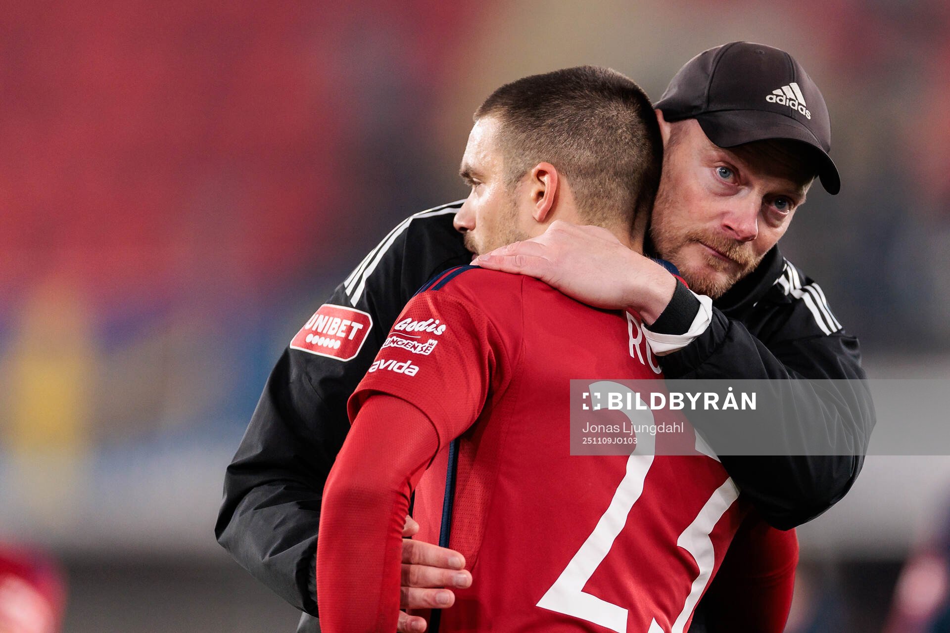 Östers Vladimir Rodic och målvaktstränare Rasmus Rydén