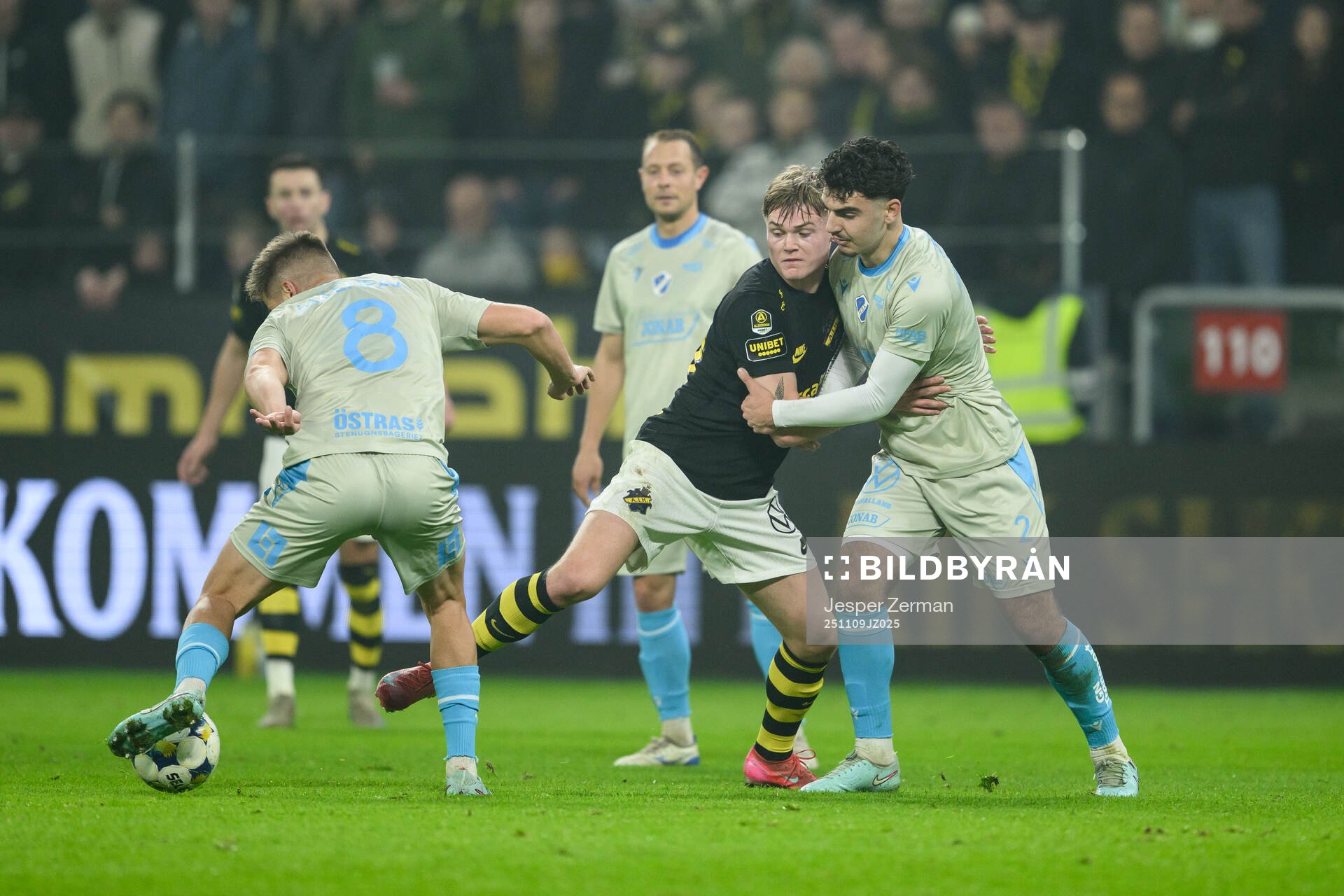 Halmstads Niilo Mäenpää och AIK och Erik Hovden Flataker