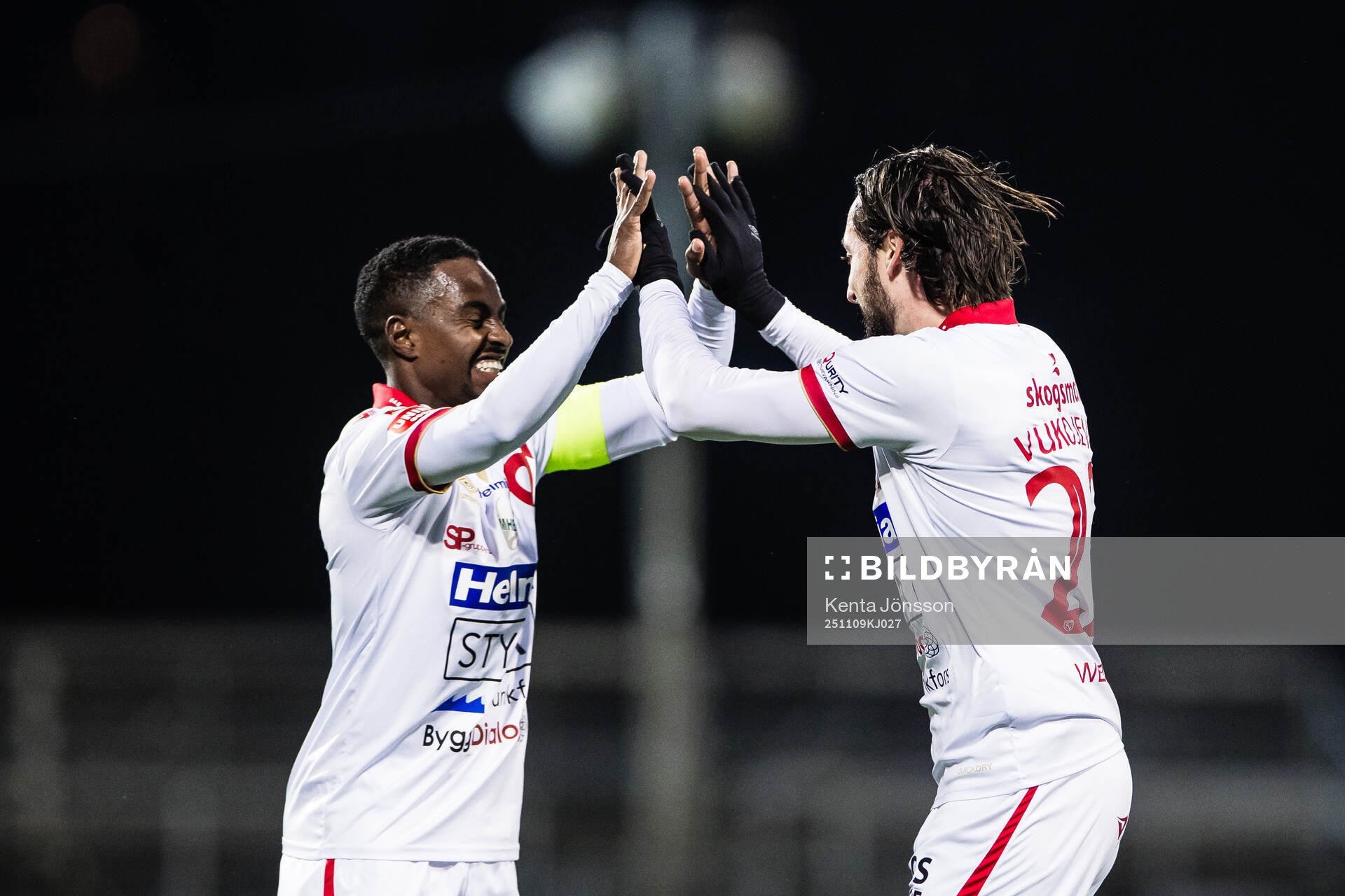 Degerfors Nahom Netabay och Dijan Vukojevic jublar