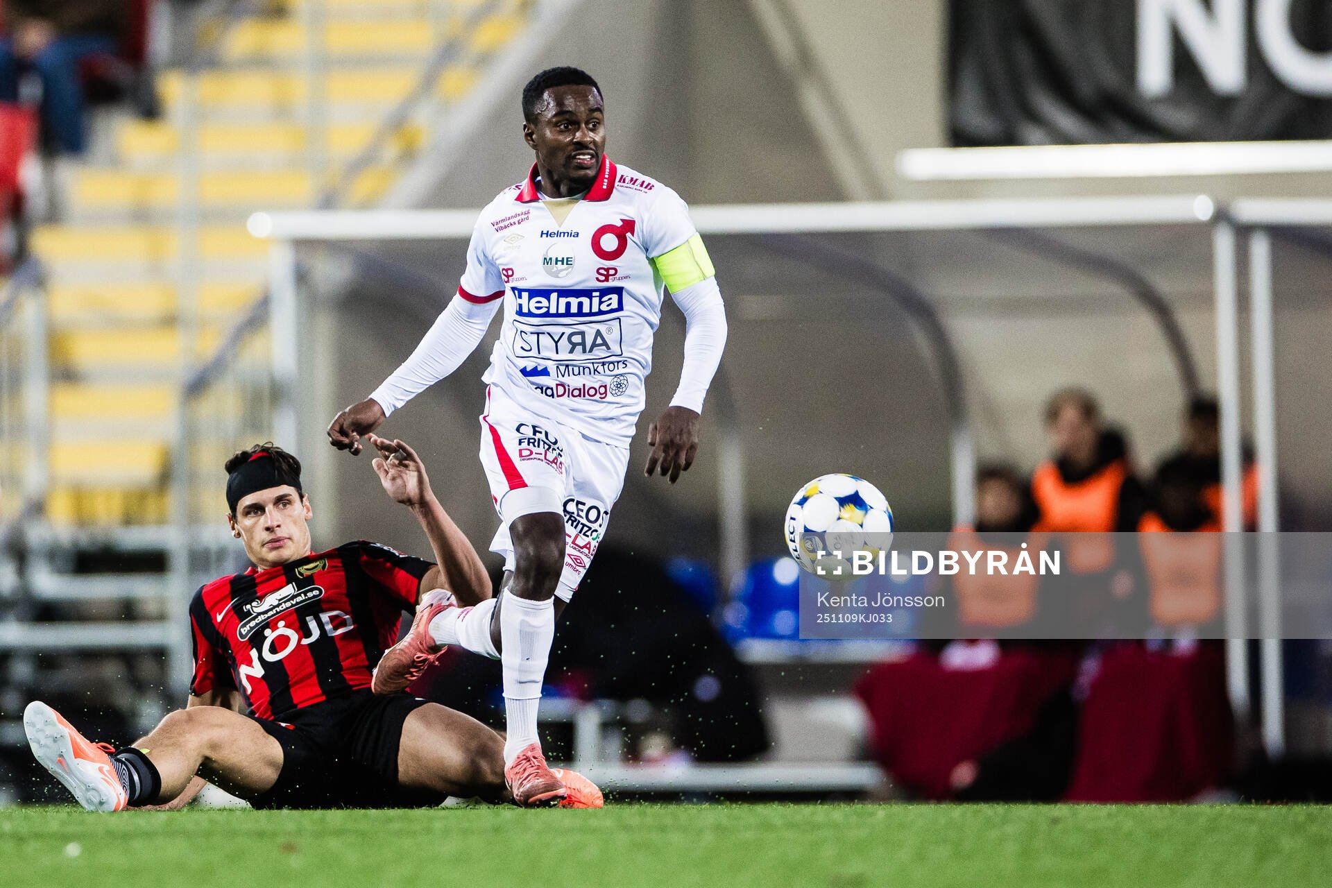 Brommapojkarnas Kevin Ackermann och Degerfors Nahom Netabay